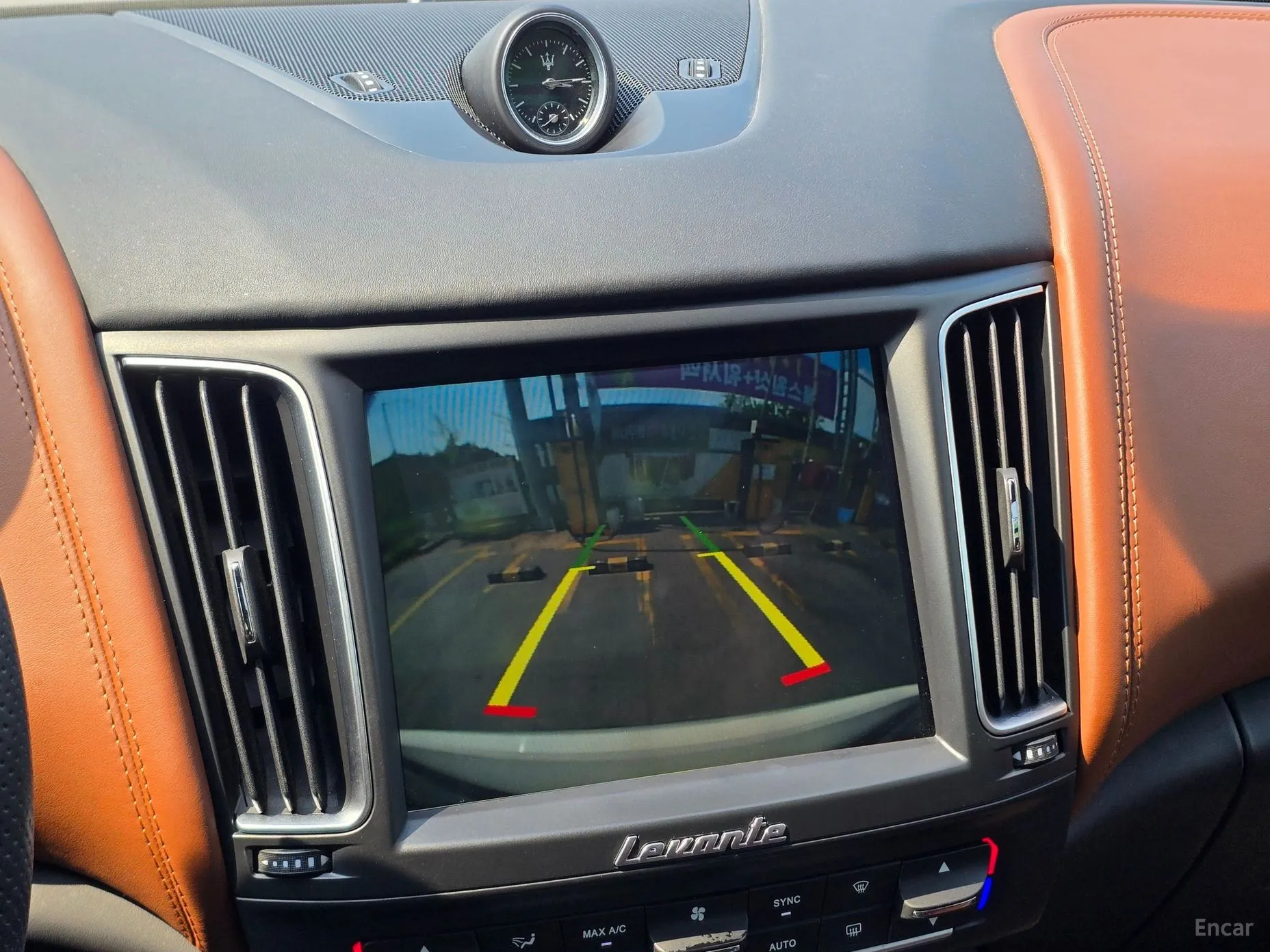 Maserati Levante превью 14