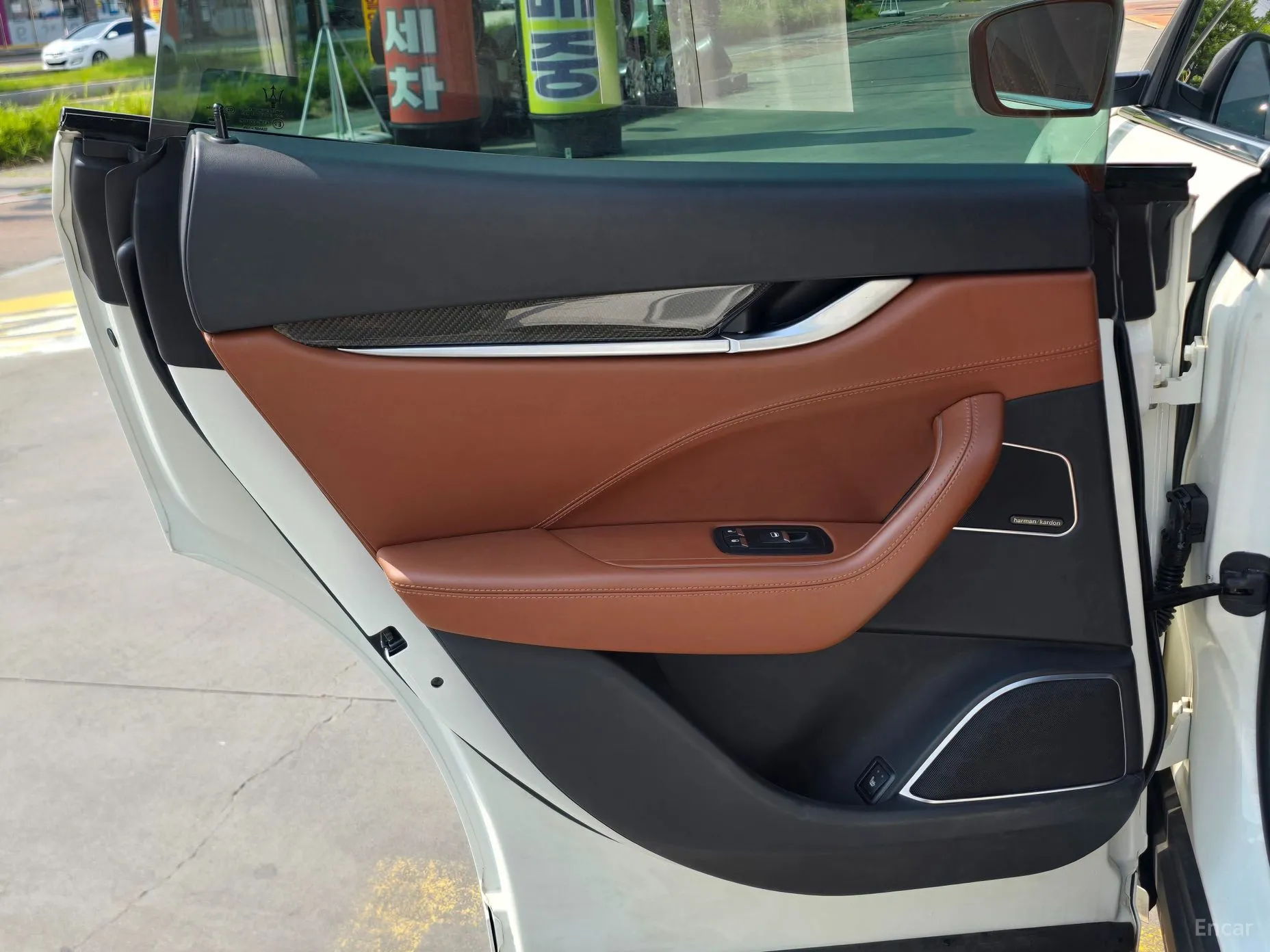 Maserati Levante превью 15