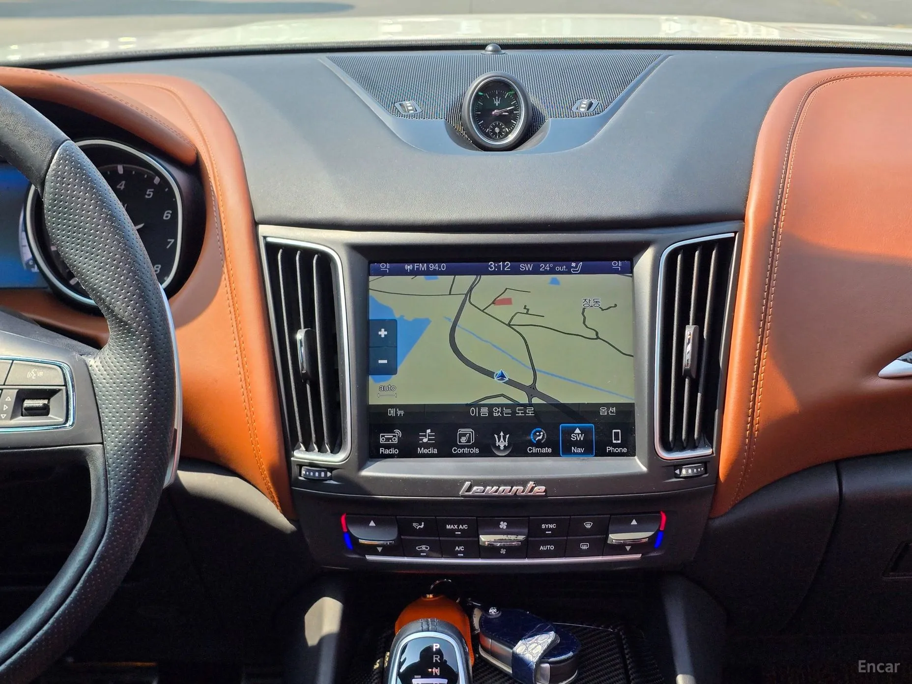 Maserati Levante превью 20