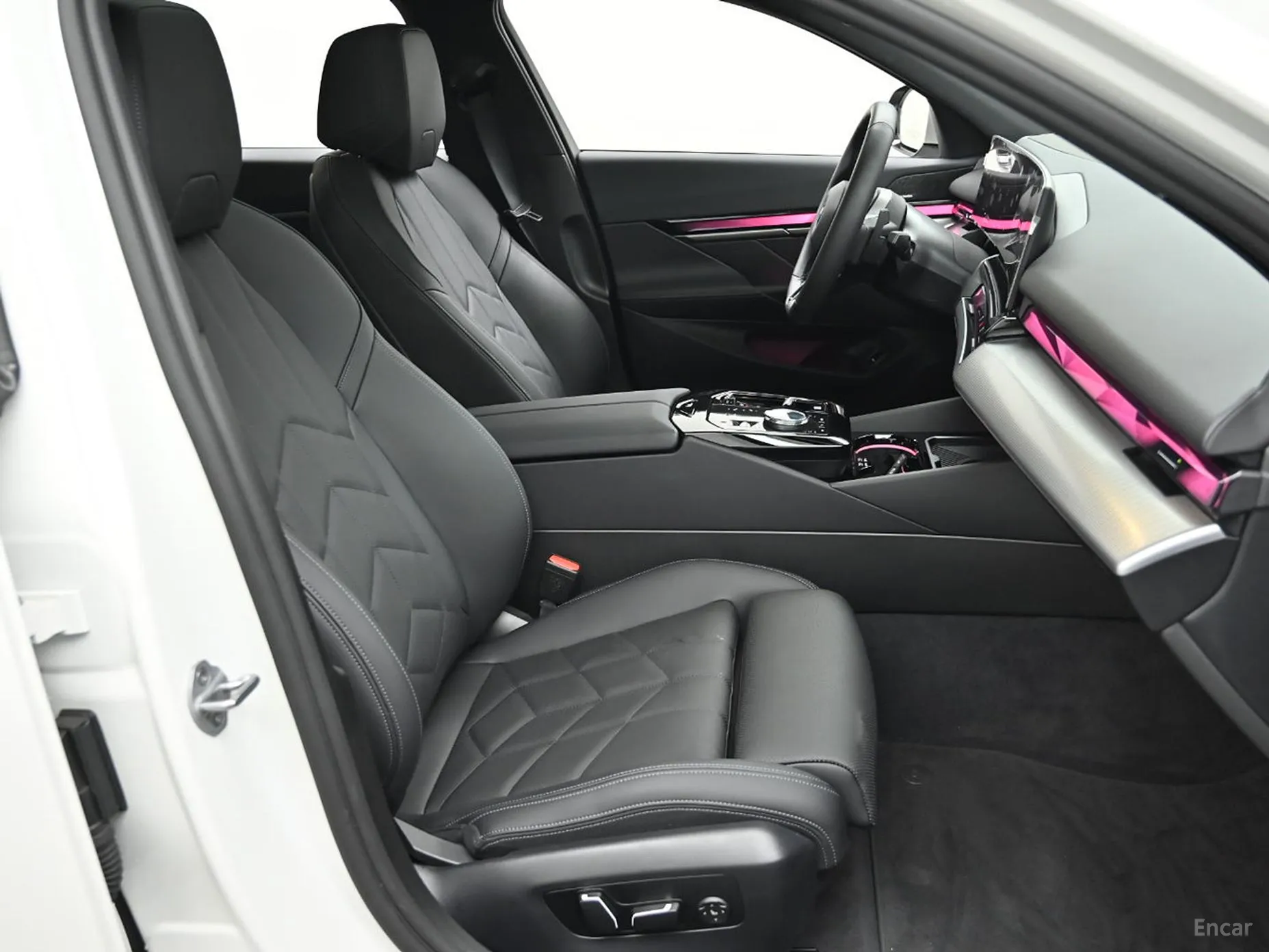 BMW 5 Series (G60) превью 10