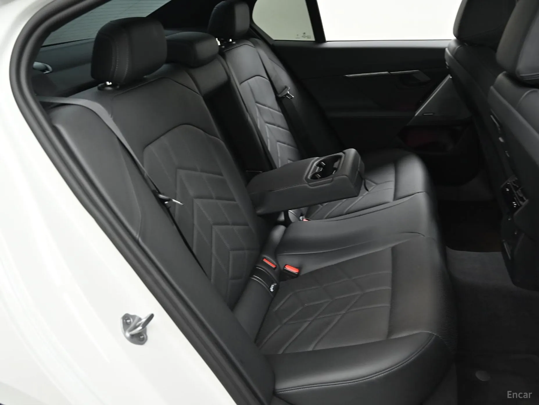 BMW 5 Series (G60) превью 12
