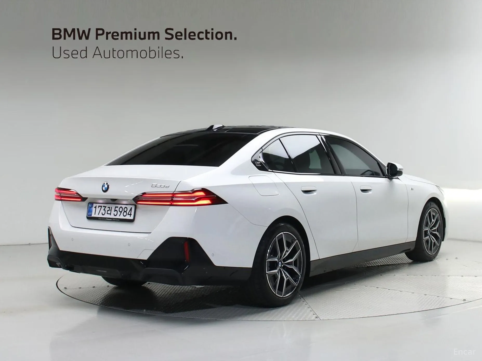 BMW 5 Series (G60) превью 2