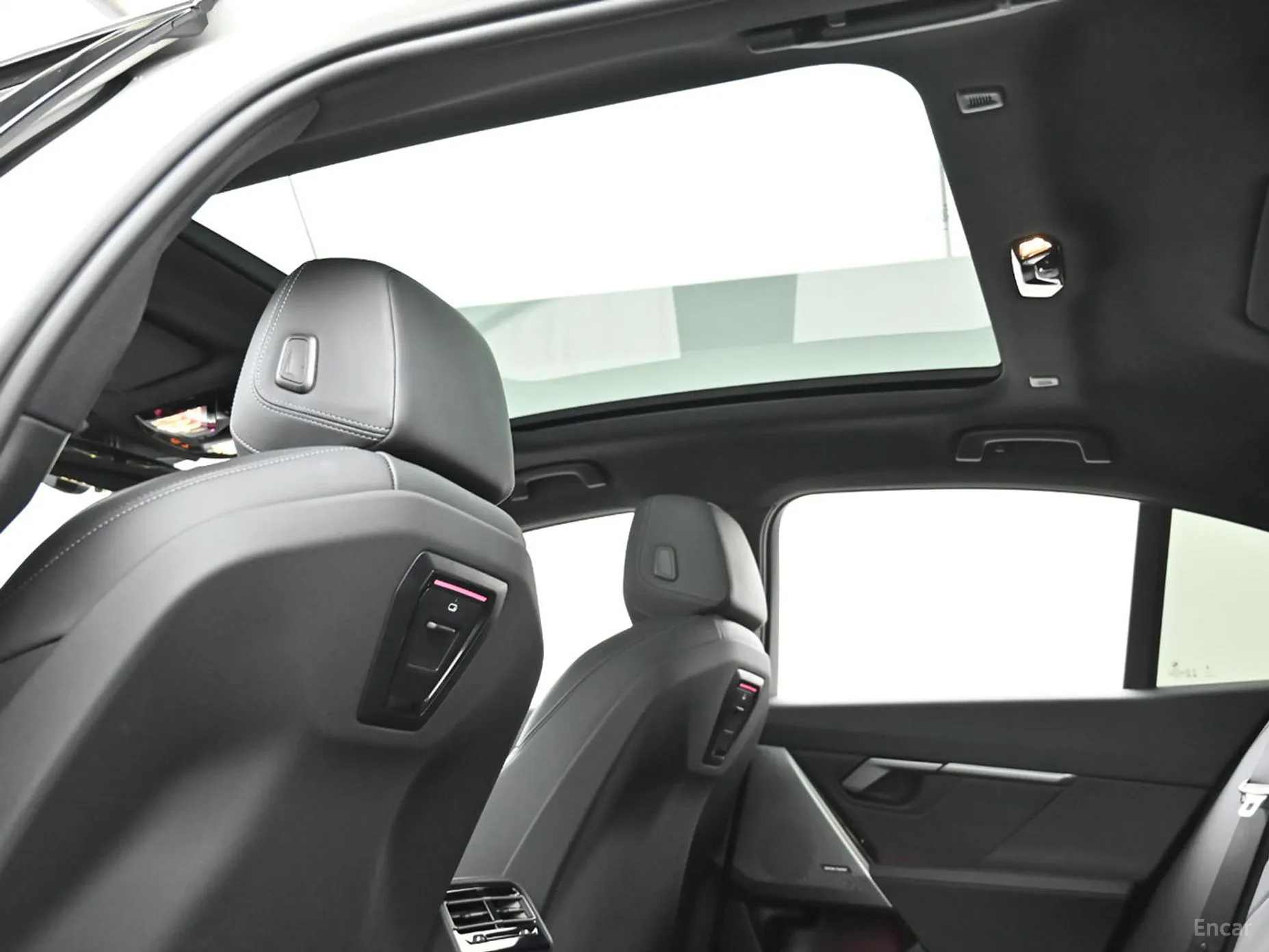 BMW 5 Series (G60) превью 19