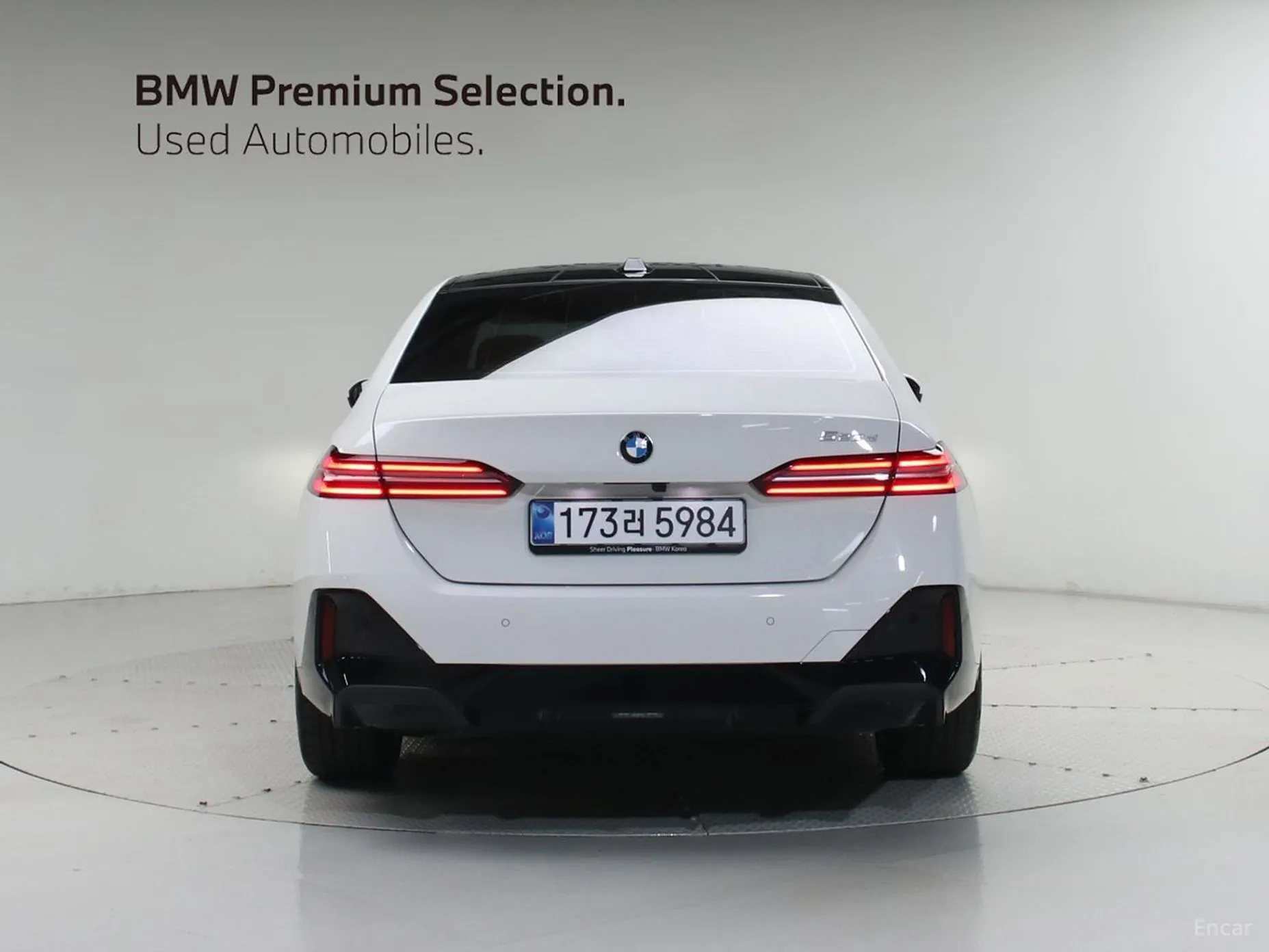 BMW 5 Series (G60) превью 4