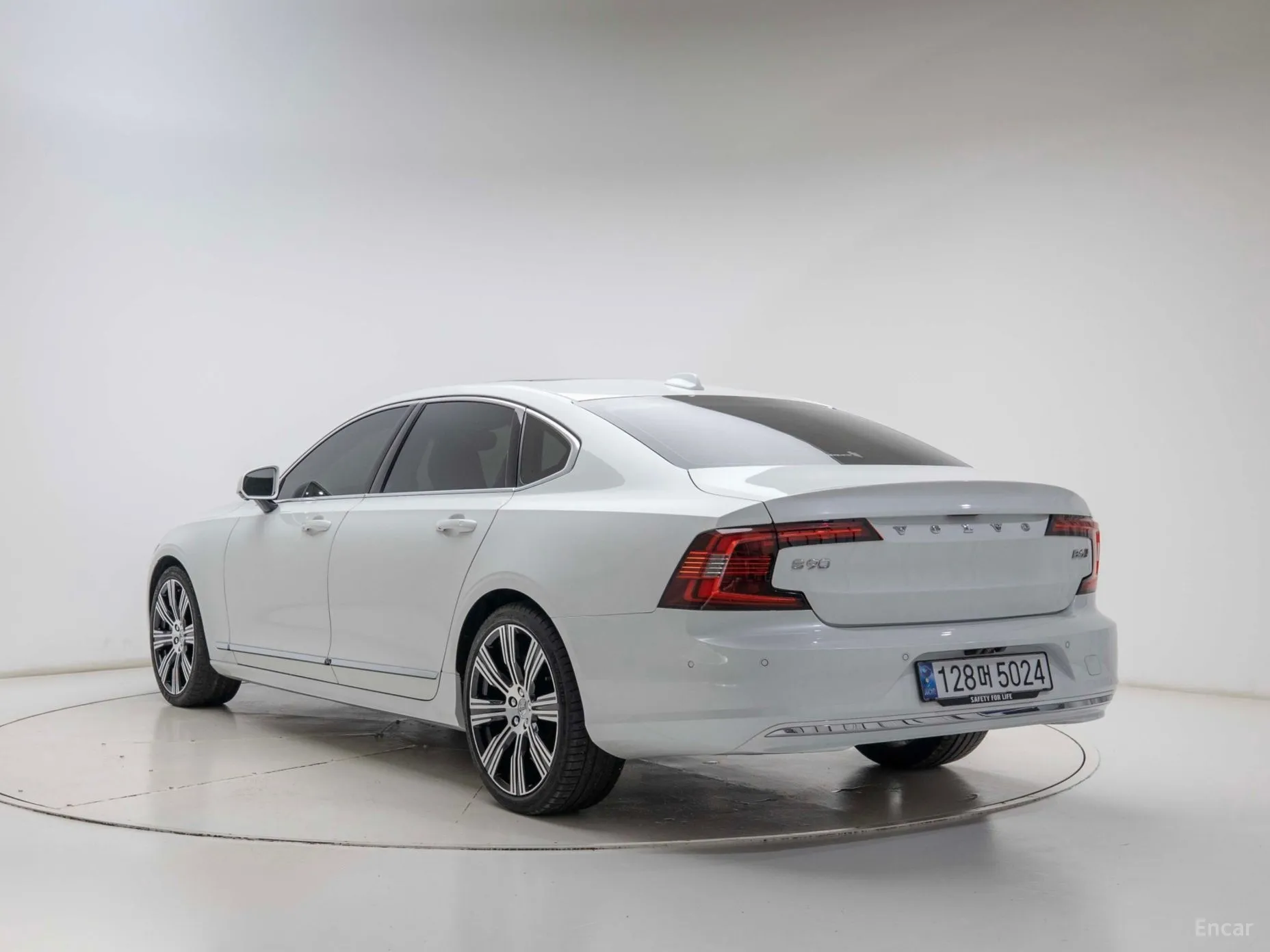 Volvo S90 превью 4