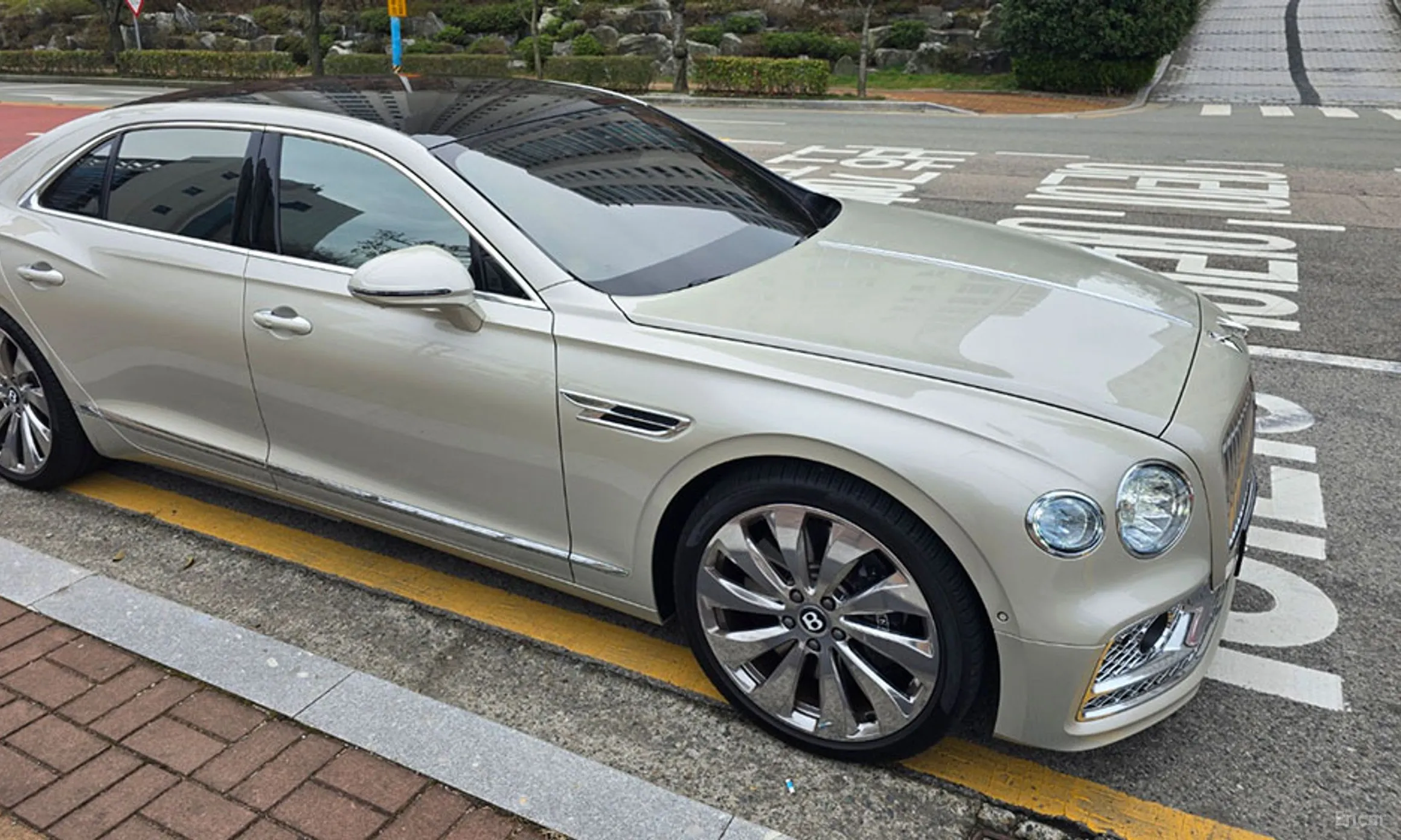Bentley Flying Spur 3rd Generation превью 3