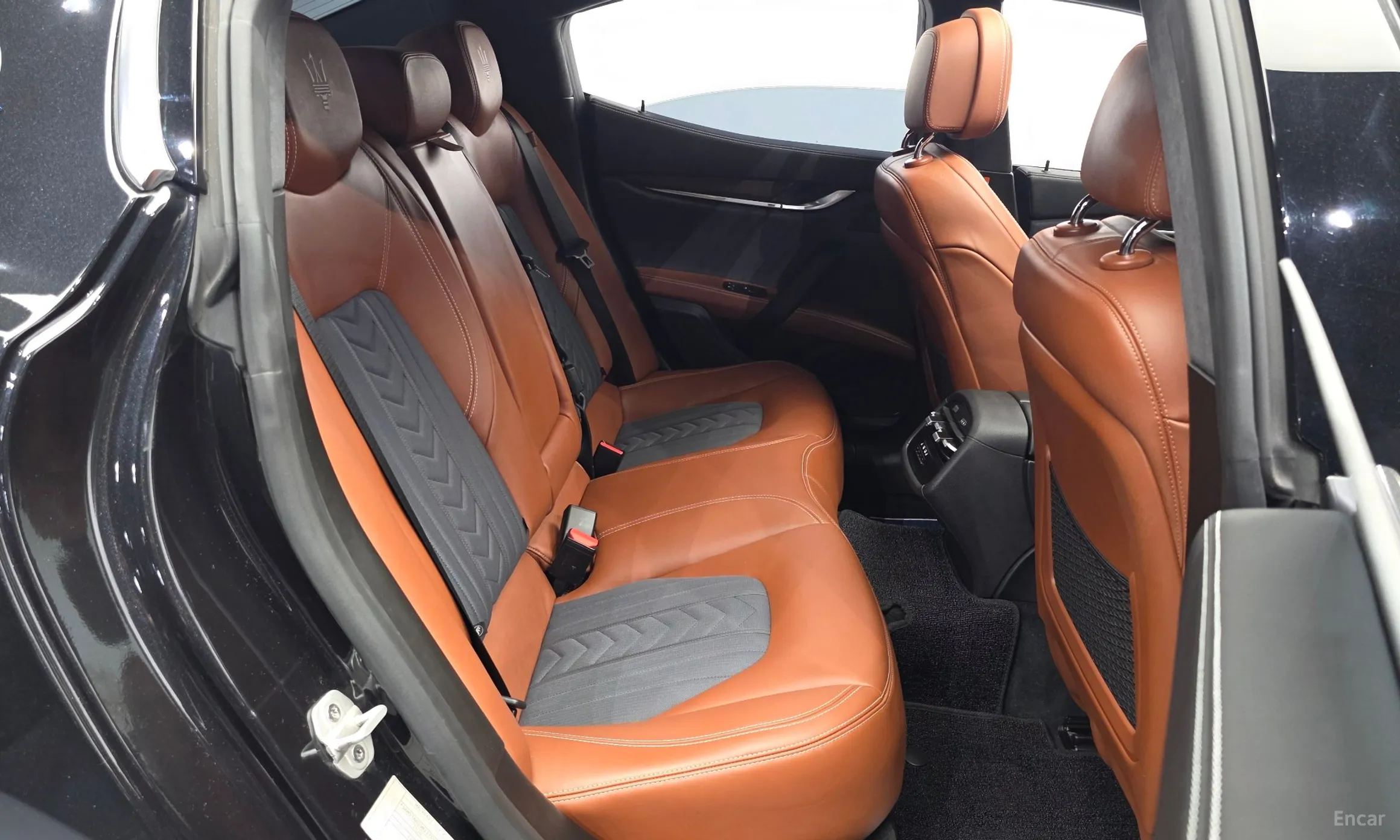 Maserati Ghibli превью 11