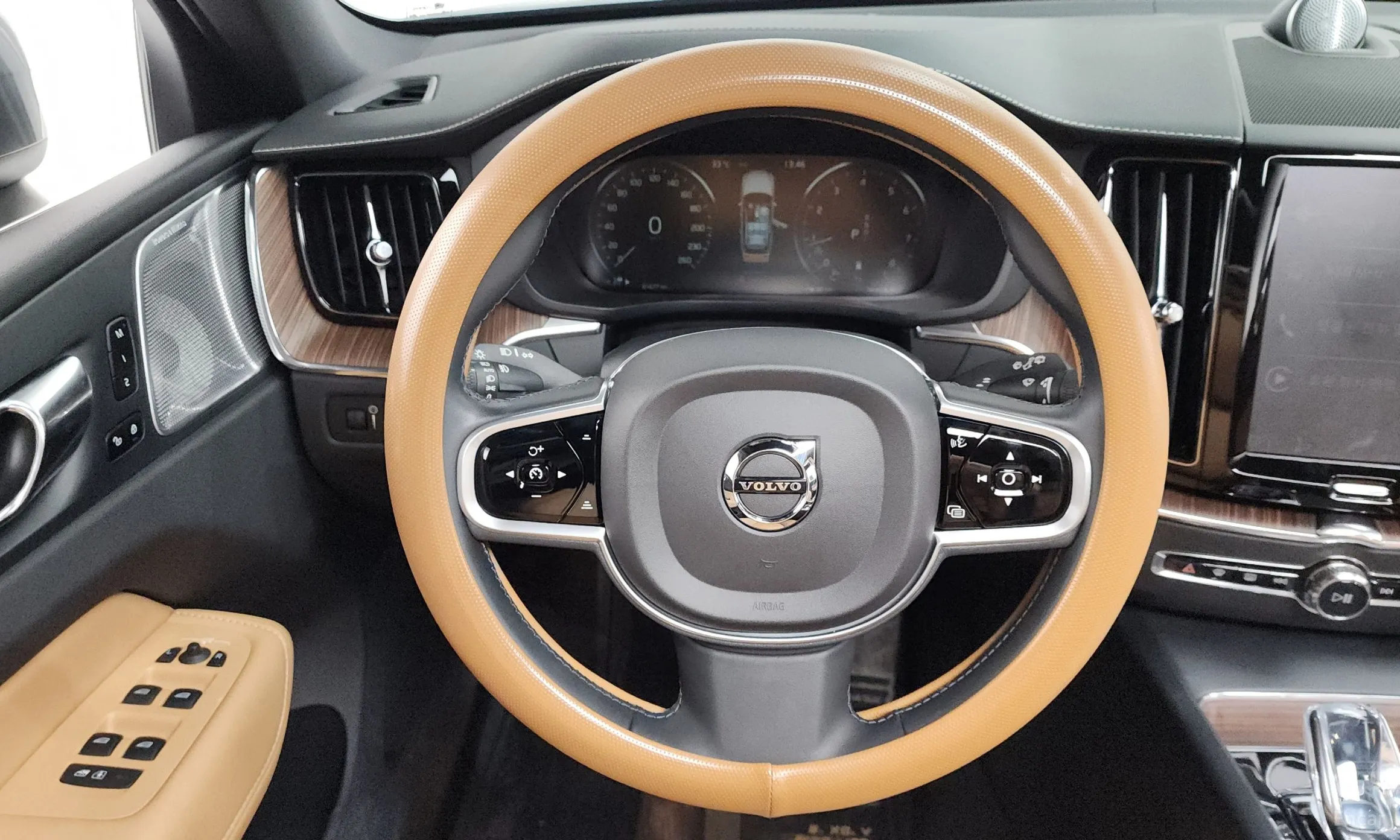 Volvo XC60 Gen 2 превью 13