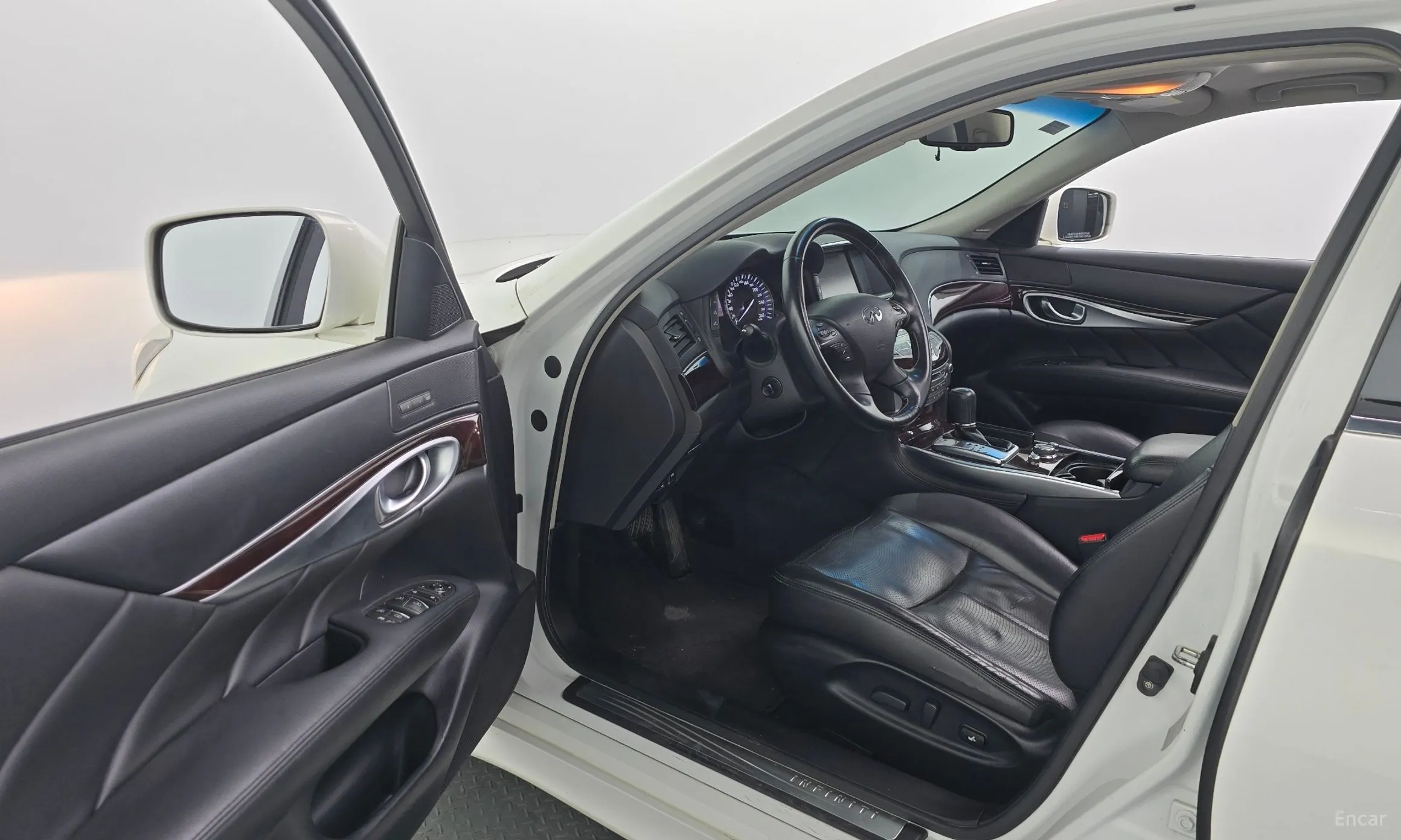 Infiniti M30d превью 10