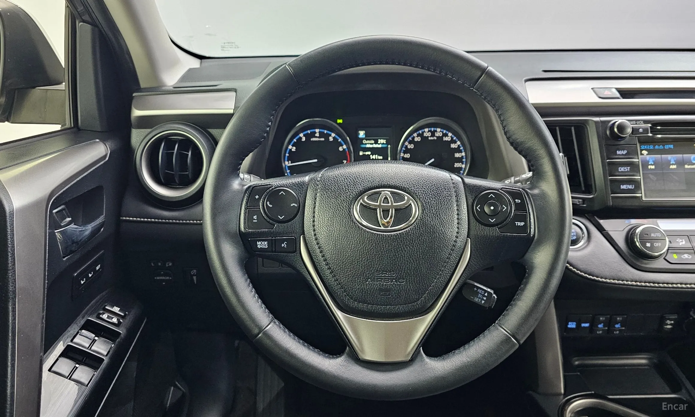 Toyota RAV4 превью 13