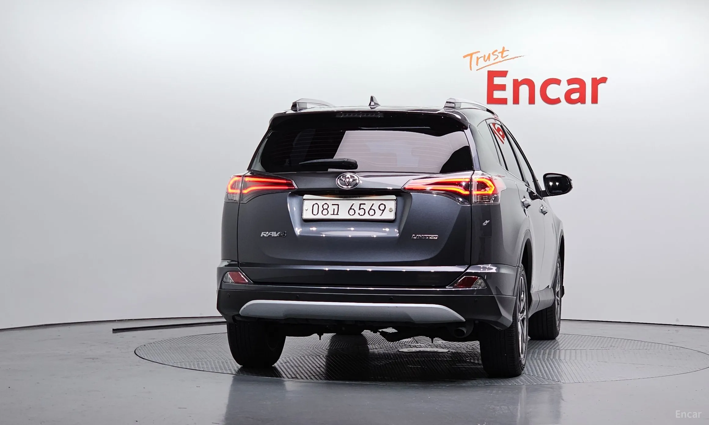 Toyota RAV4 превью 4