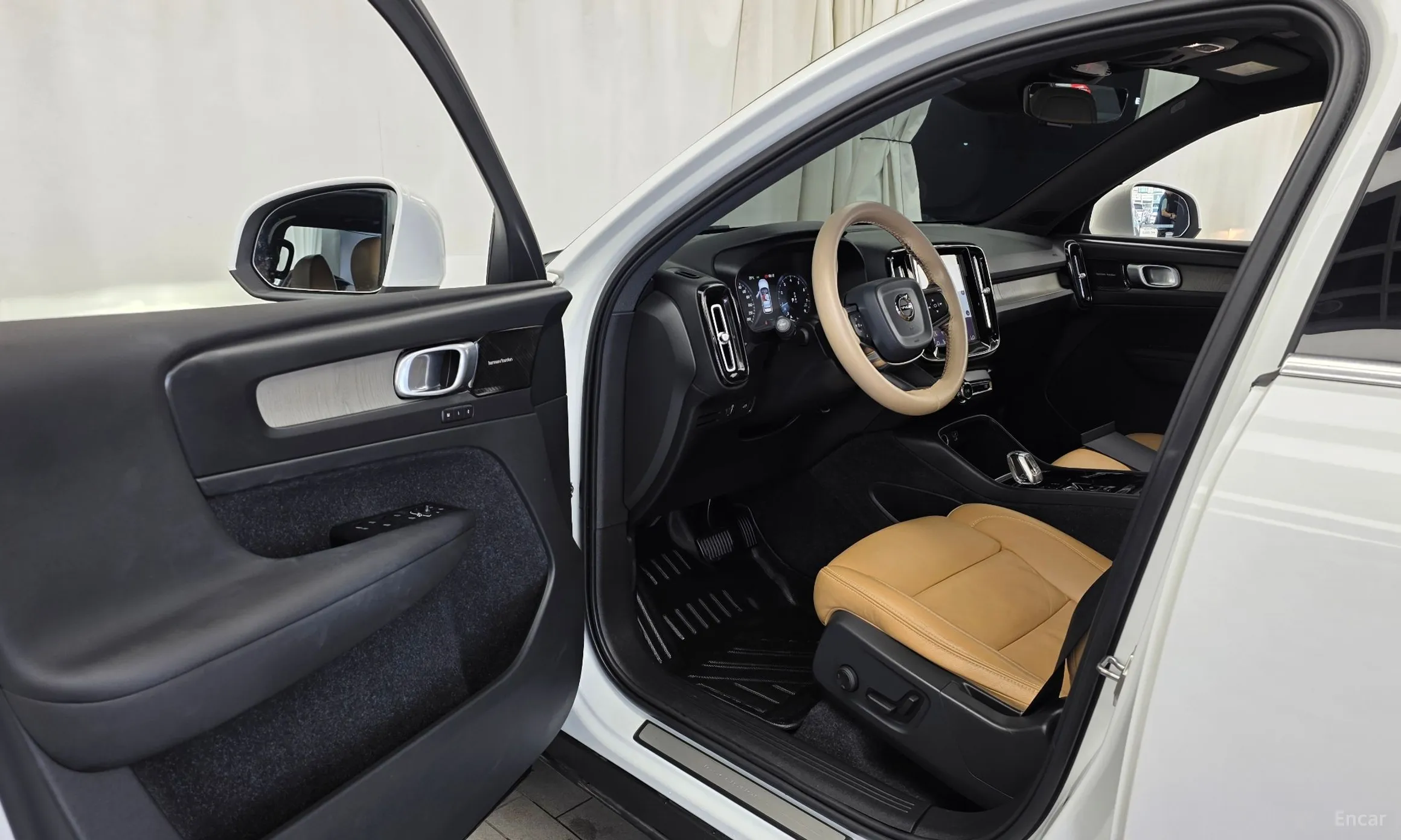 Volvo XC40 превью 10