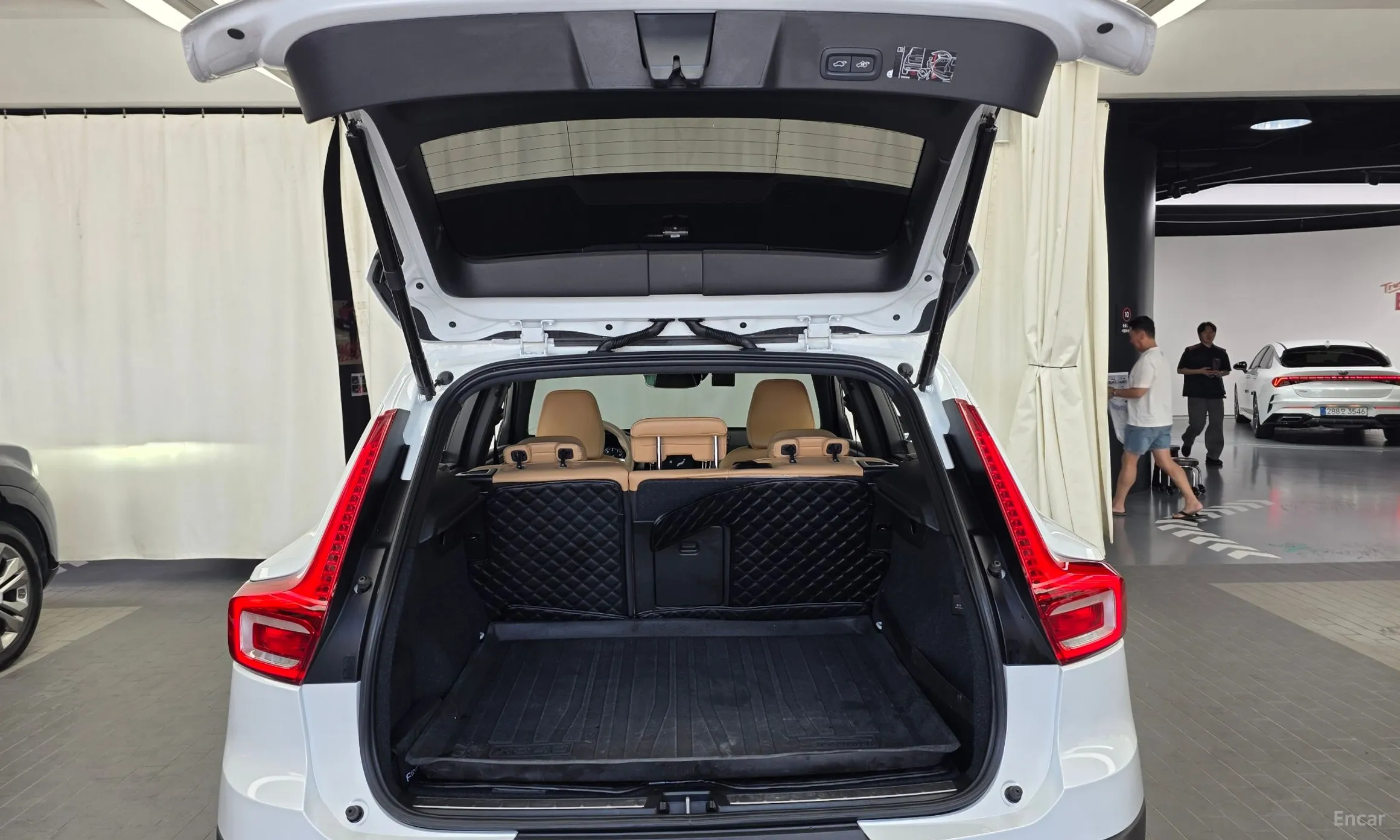 Volvo XC40 превью 20