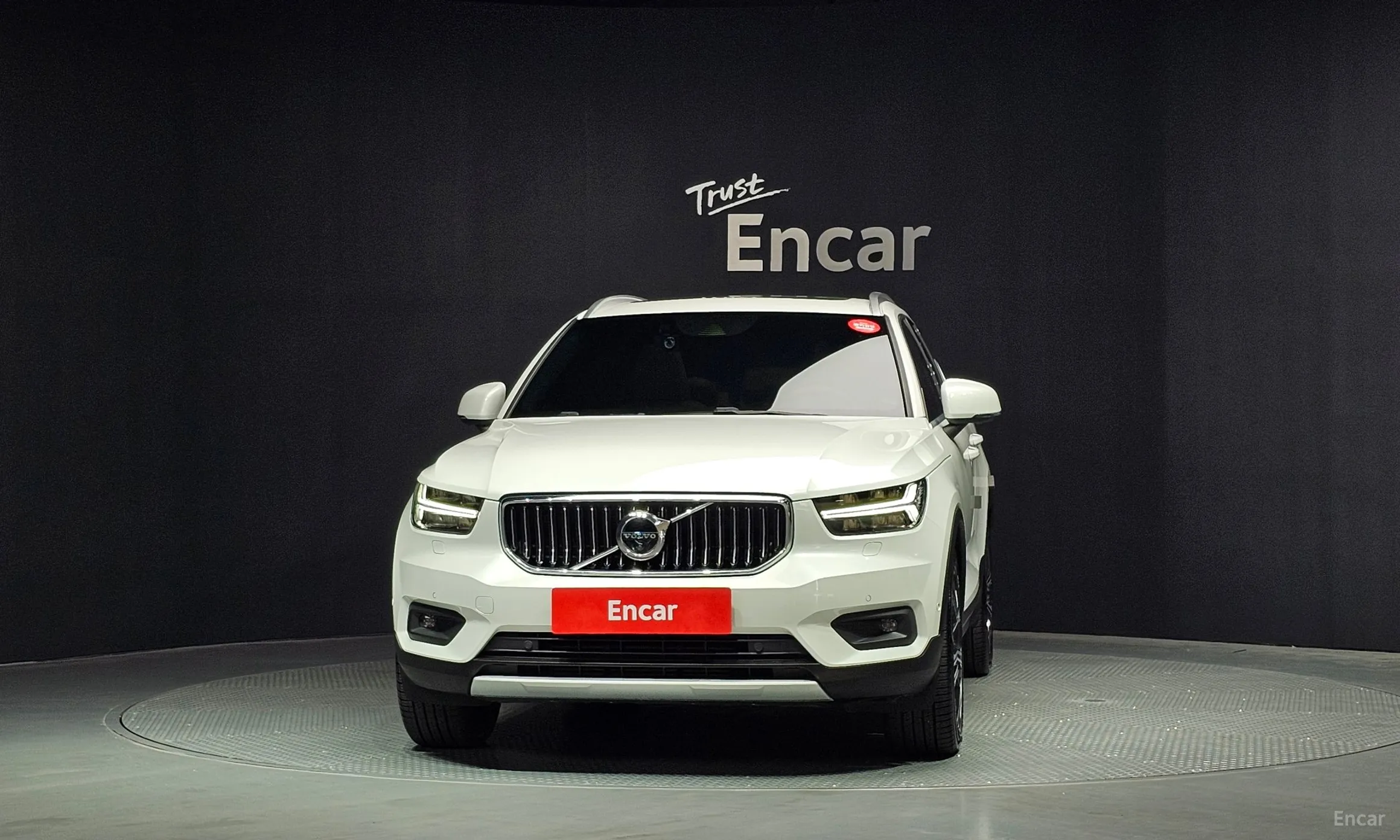 Volvo XC40 превью 3