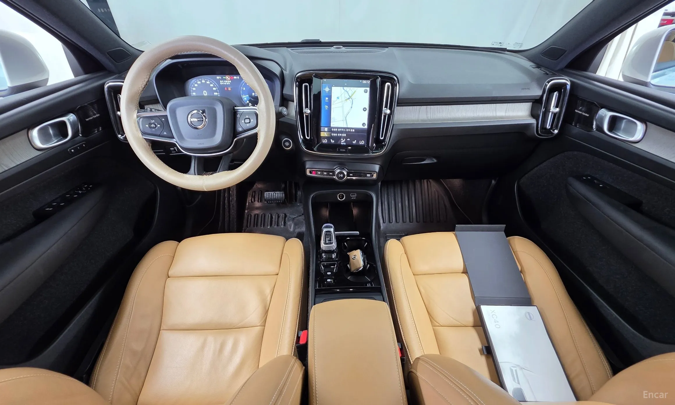 Volvo XC40 превью 7
