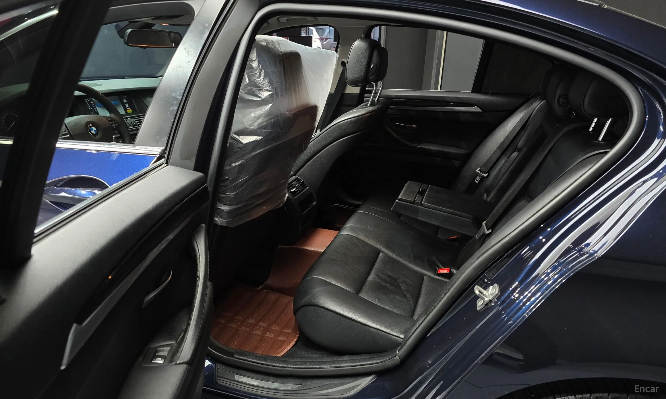 BMW 5 Series (F10) превью 12