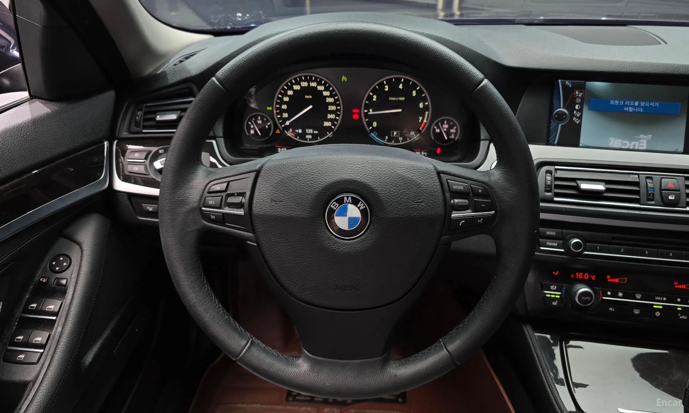 BMW 5 Series (F10) превью 13