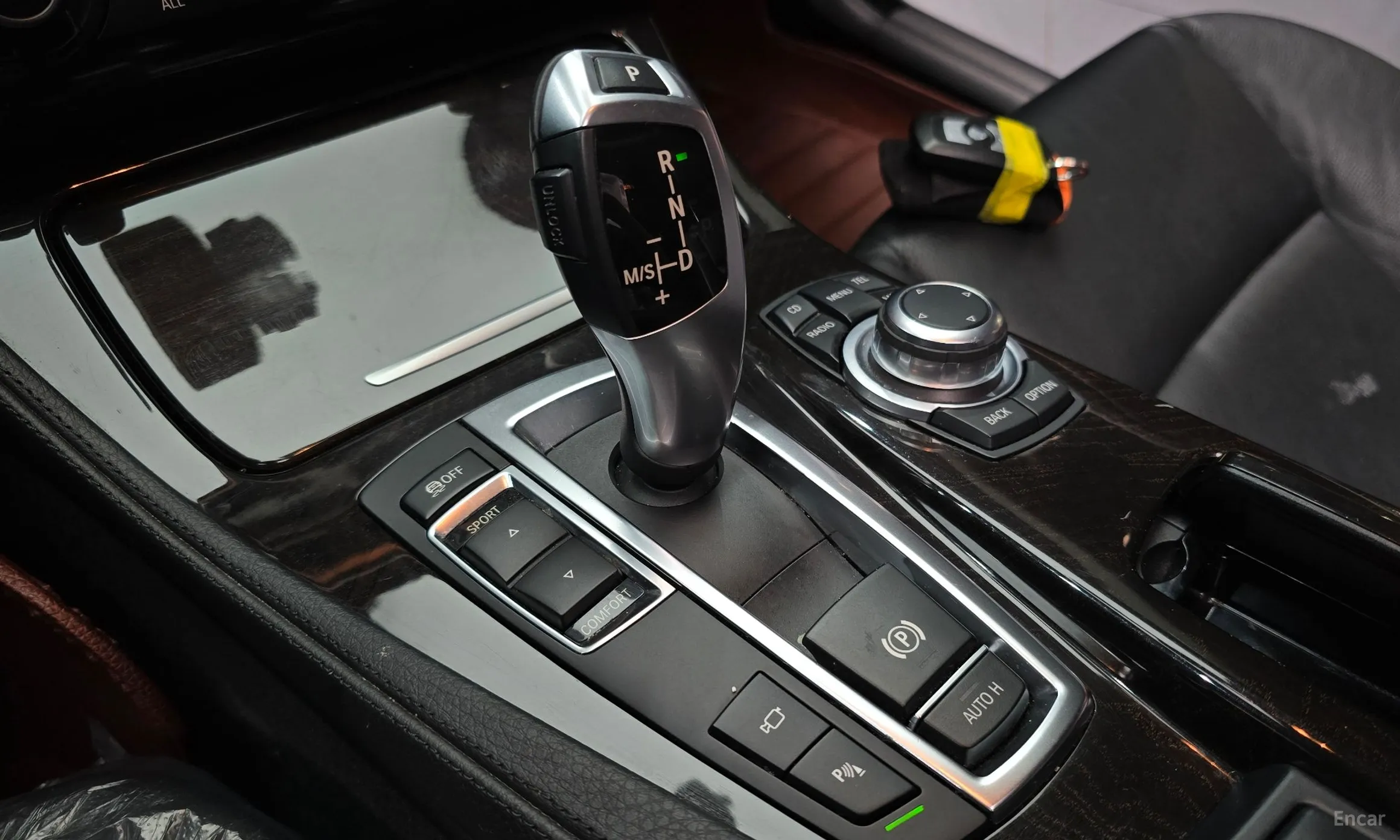BMW 5 Series (F10) превью 9