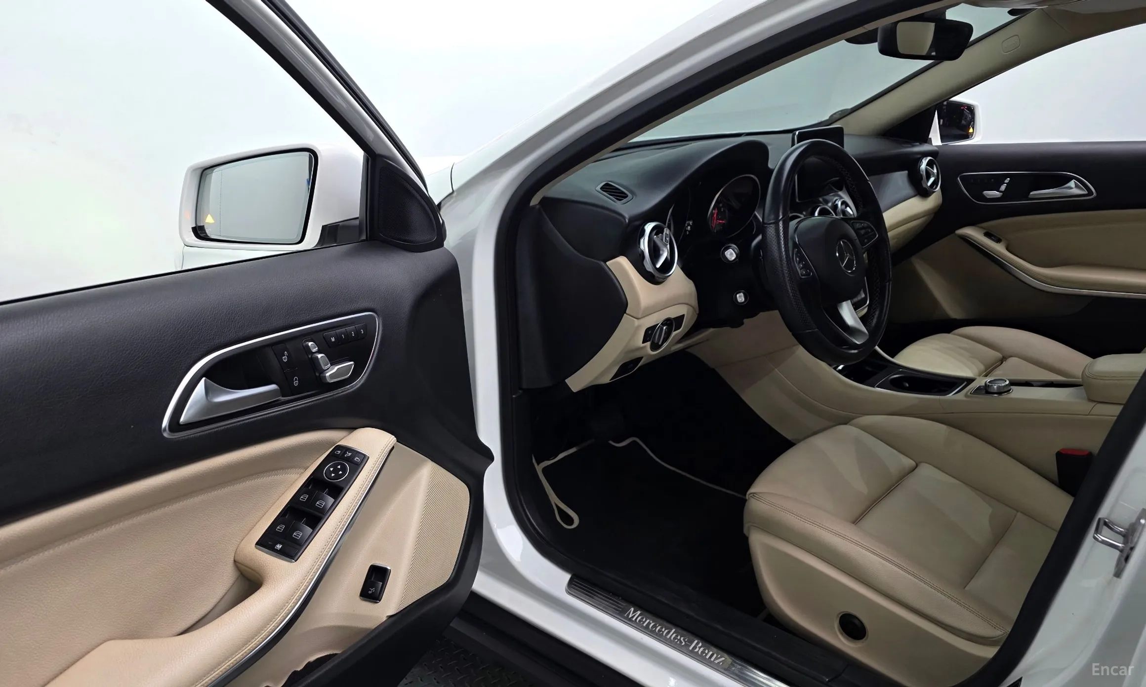 Mercedes Benz GLA-Class X156 превью 10