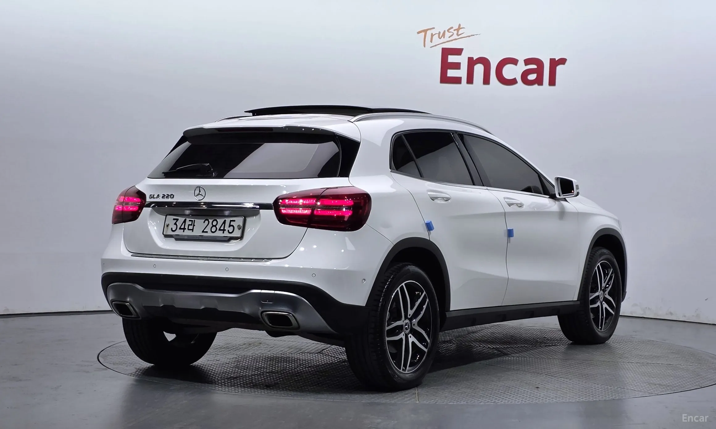 Mercedes Benz GLA-Class X156