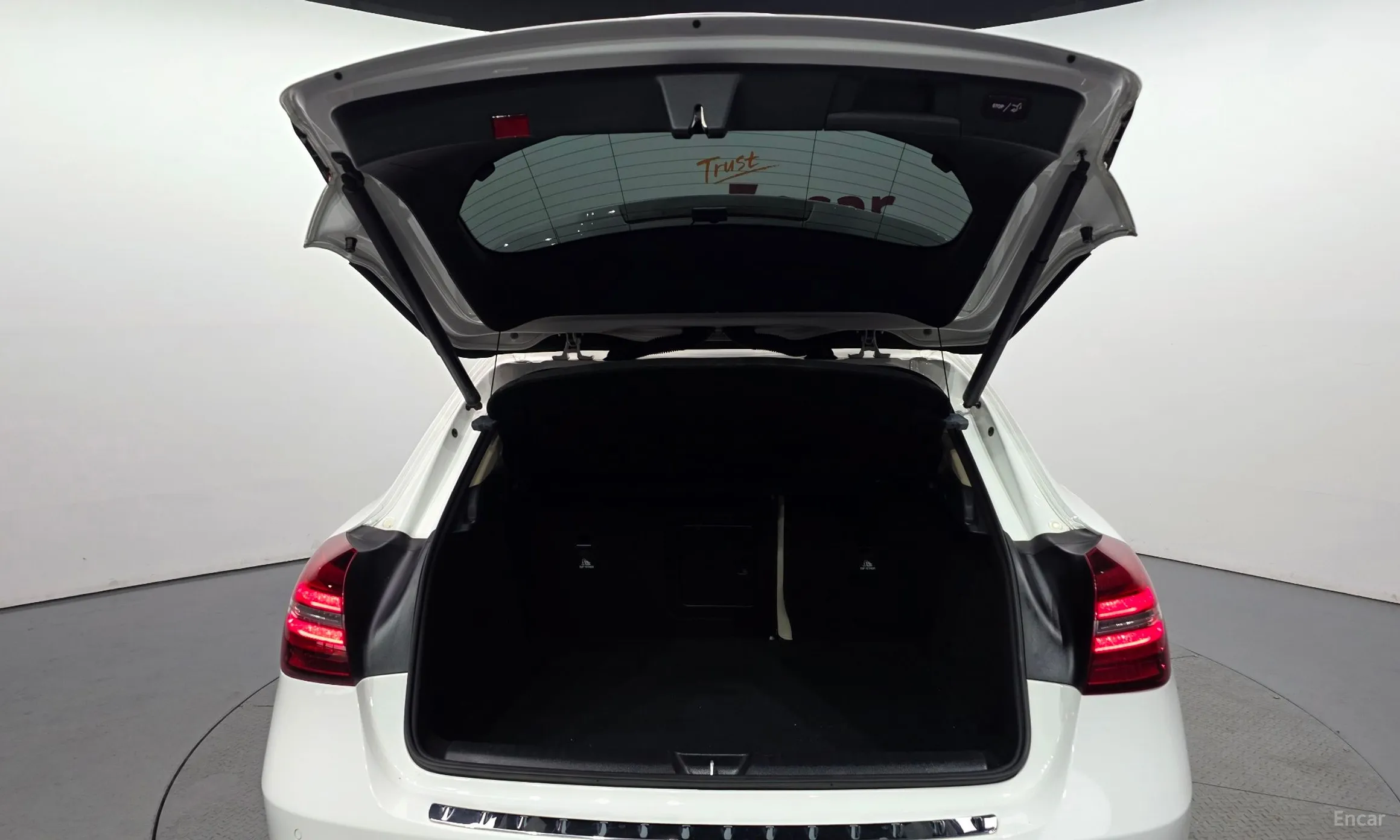 Mercedes Benz GLA-Class X156 превью 17