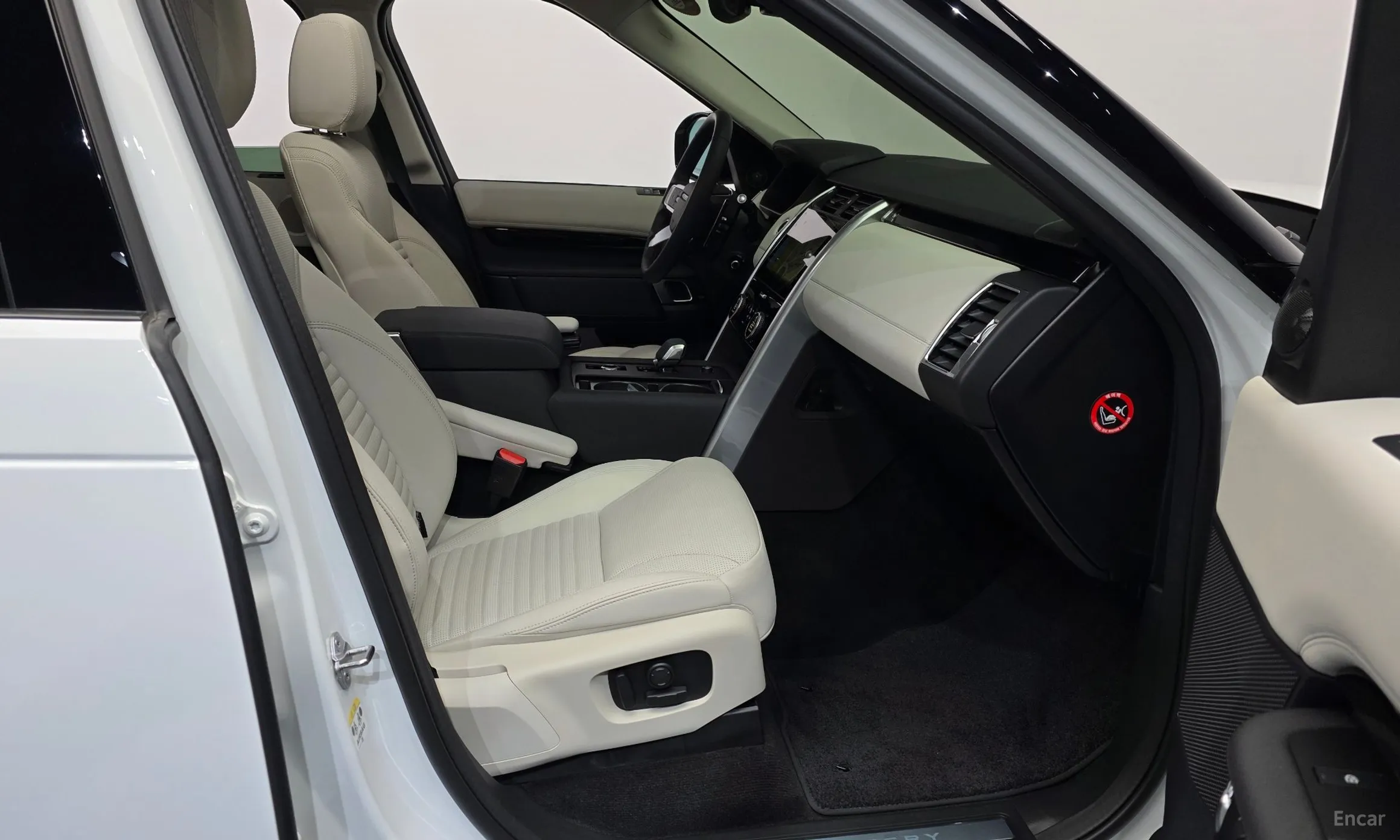 Land Rover Discovery 5 превью 11