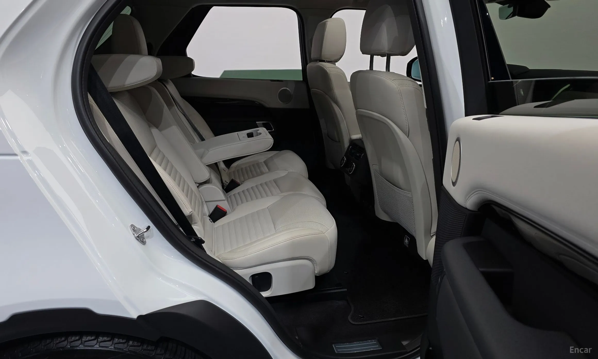 Land Rover Discovery 5 превью 12