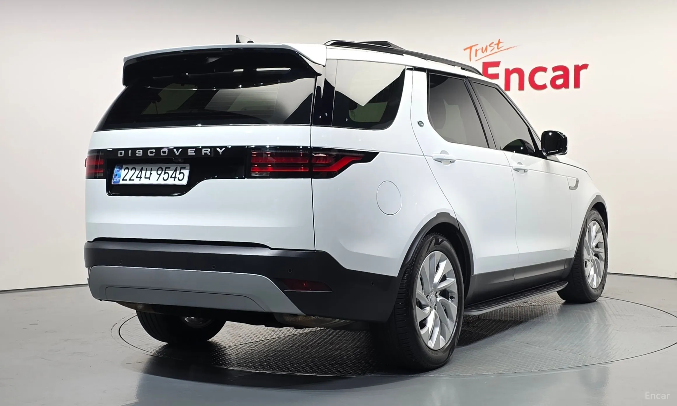 Land Rover Discovery 5