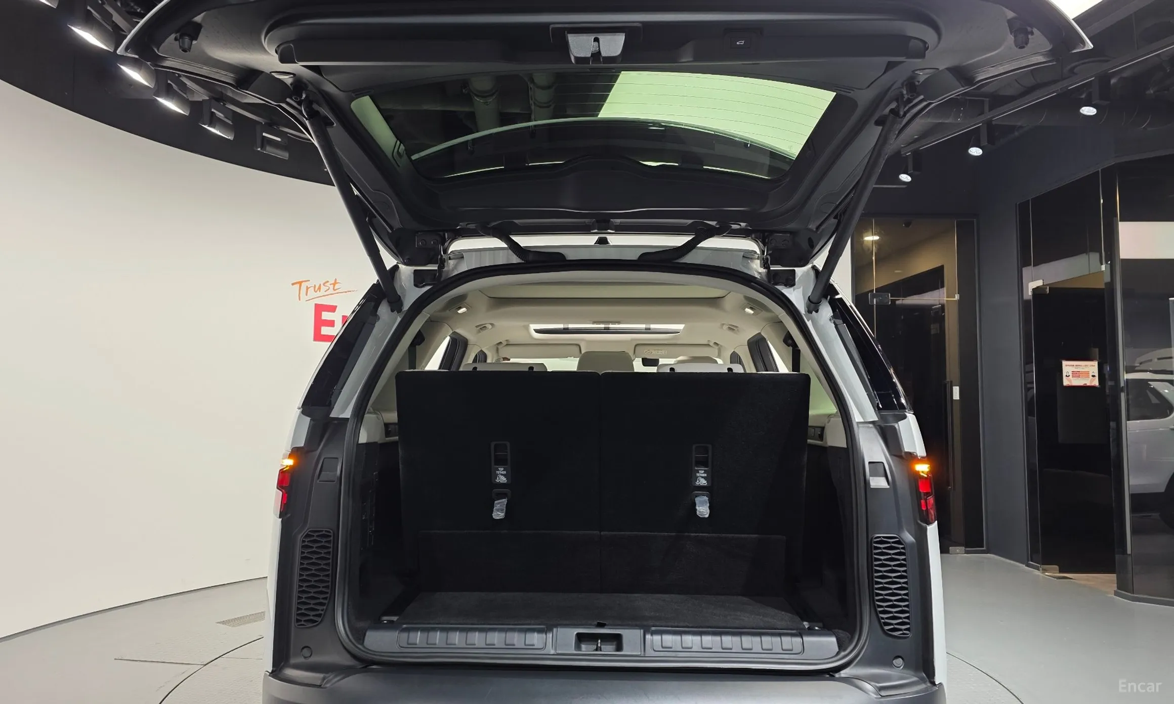 Land Rover Discovery 5 превью 20