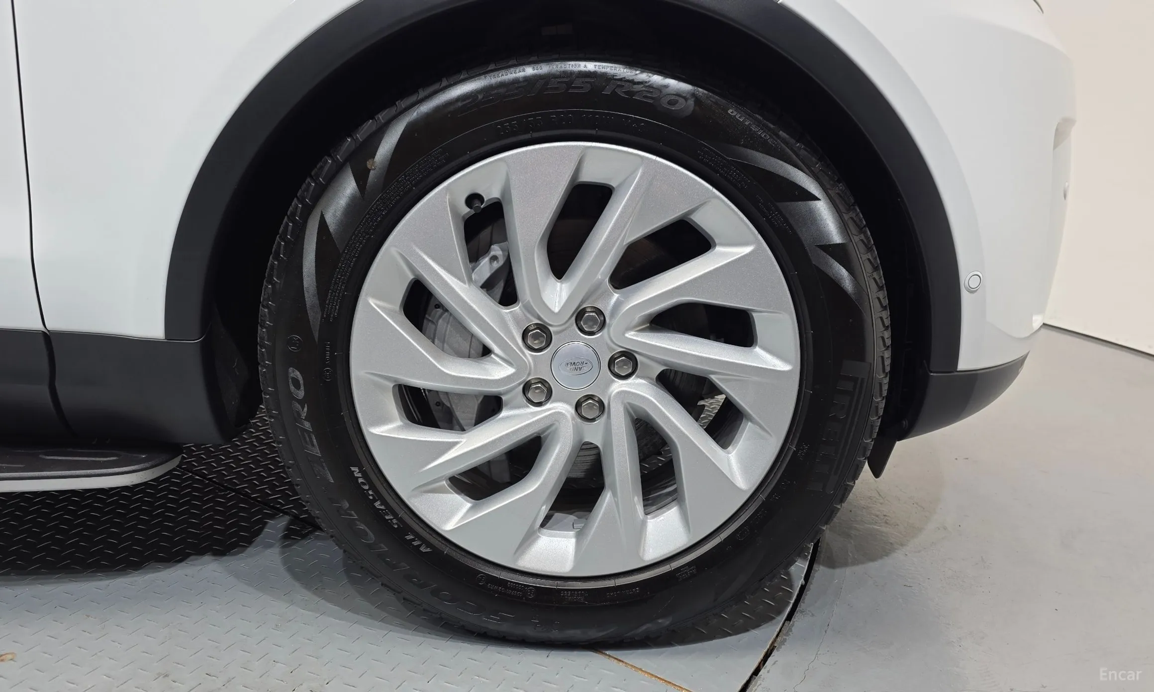 Land Rover Discovery 5 превью 5