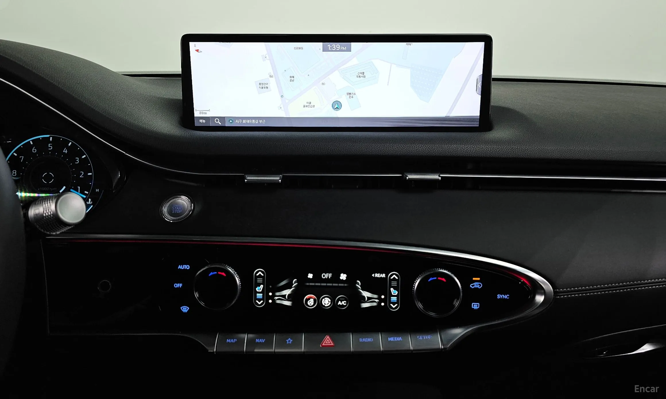 Genesis GV70 превью 12