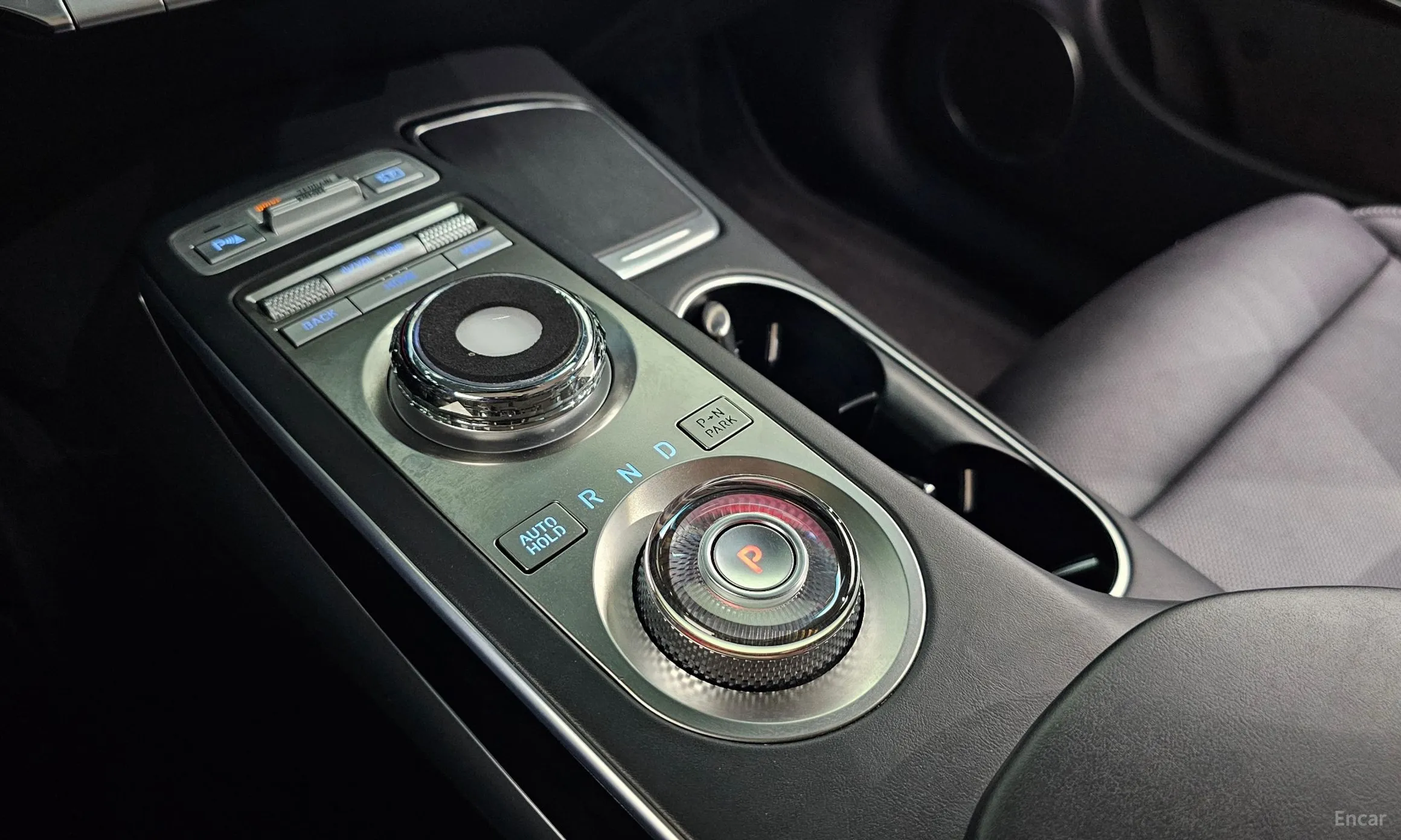 Genesis GV70 превью 9