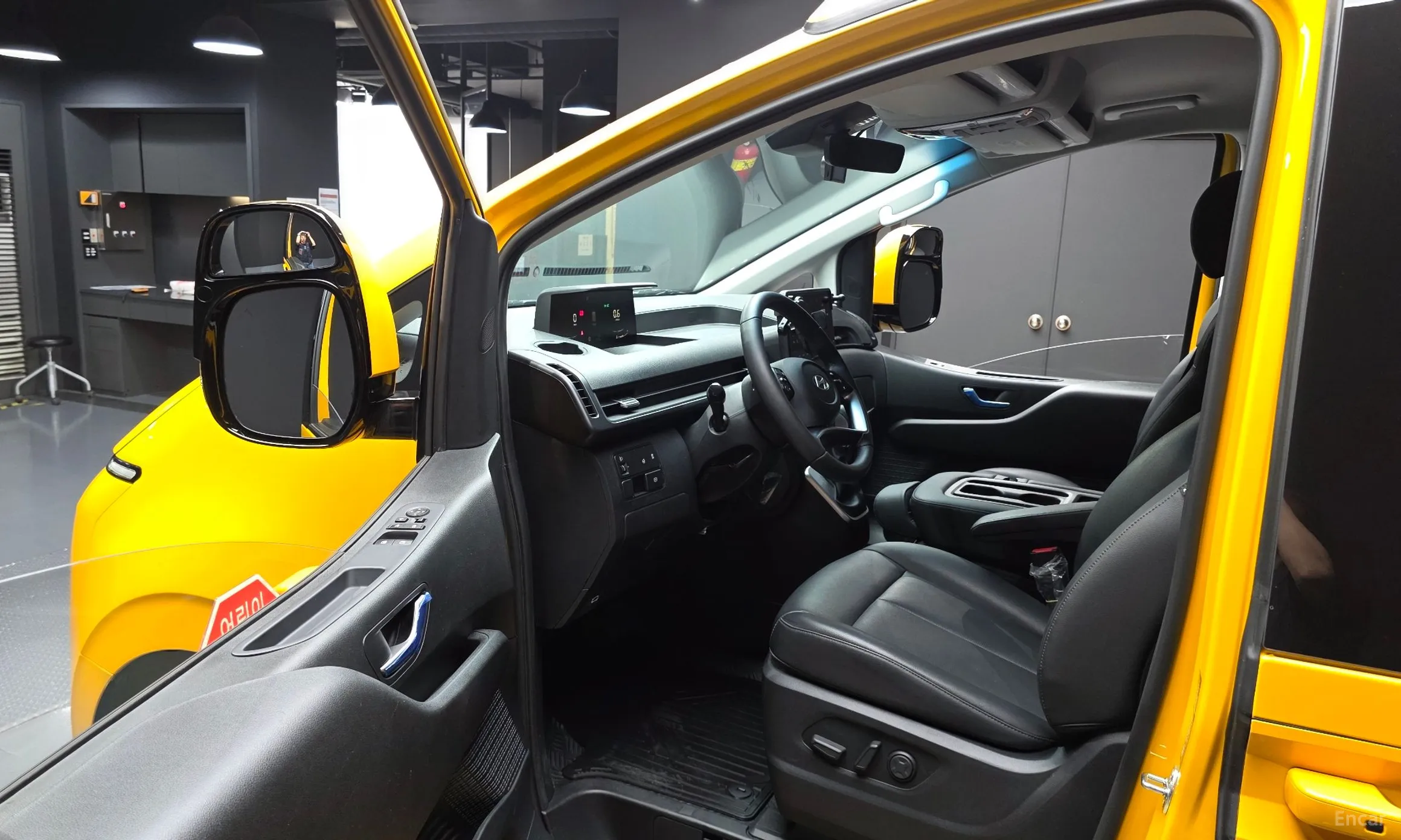 Hyundai Staria превью 10