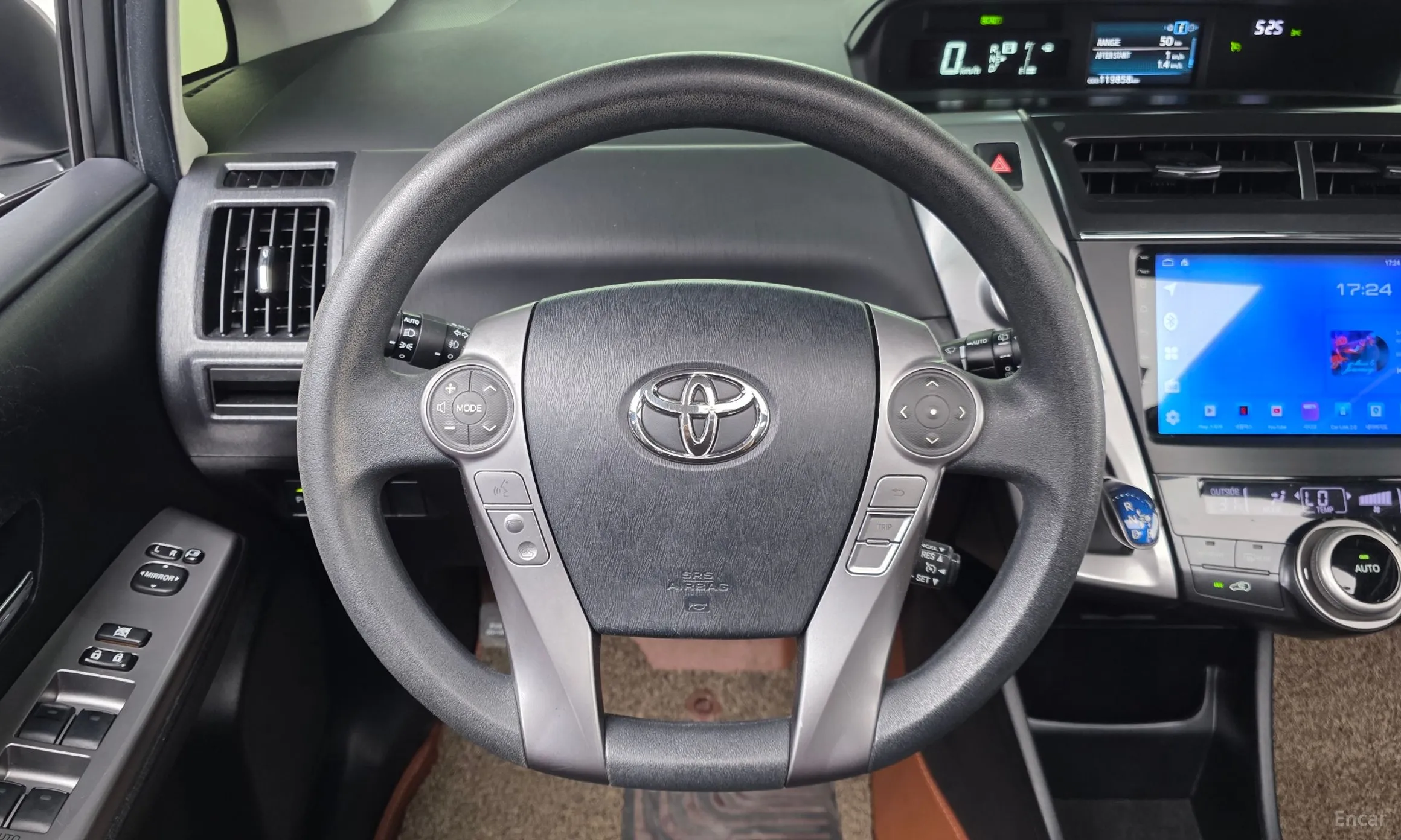 Toyota Prius V превью 13