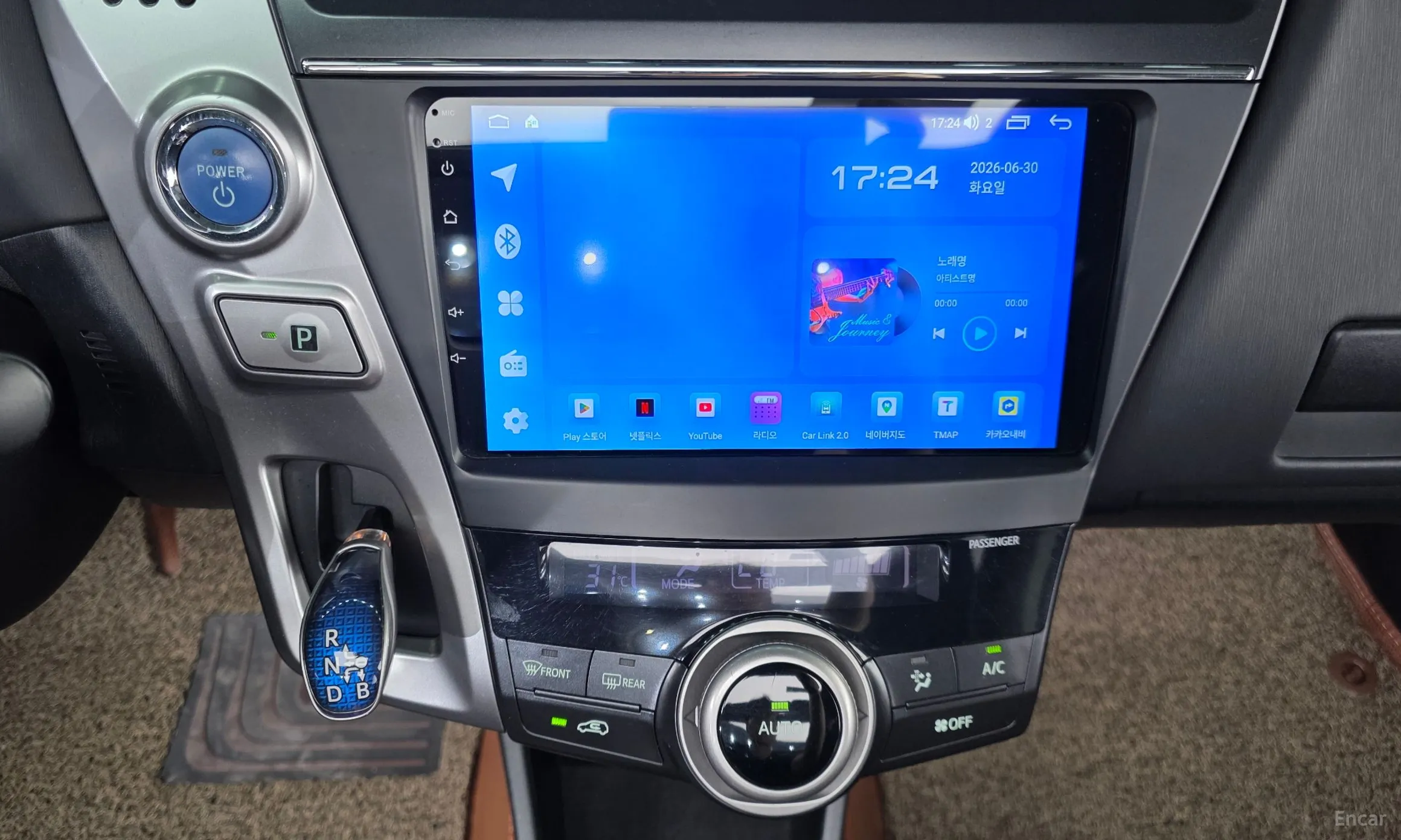 Toyota Prius V превью 14
