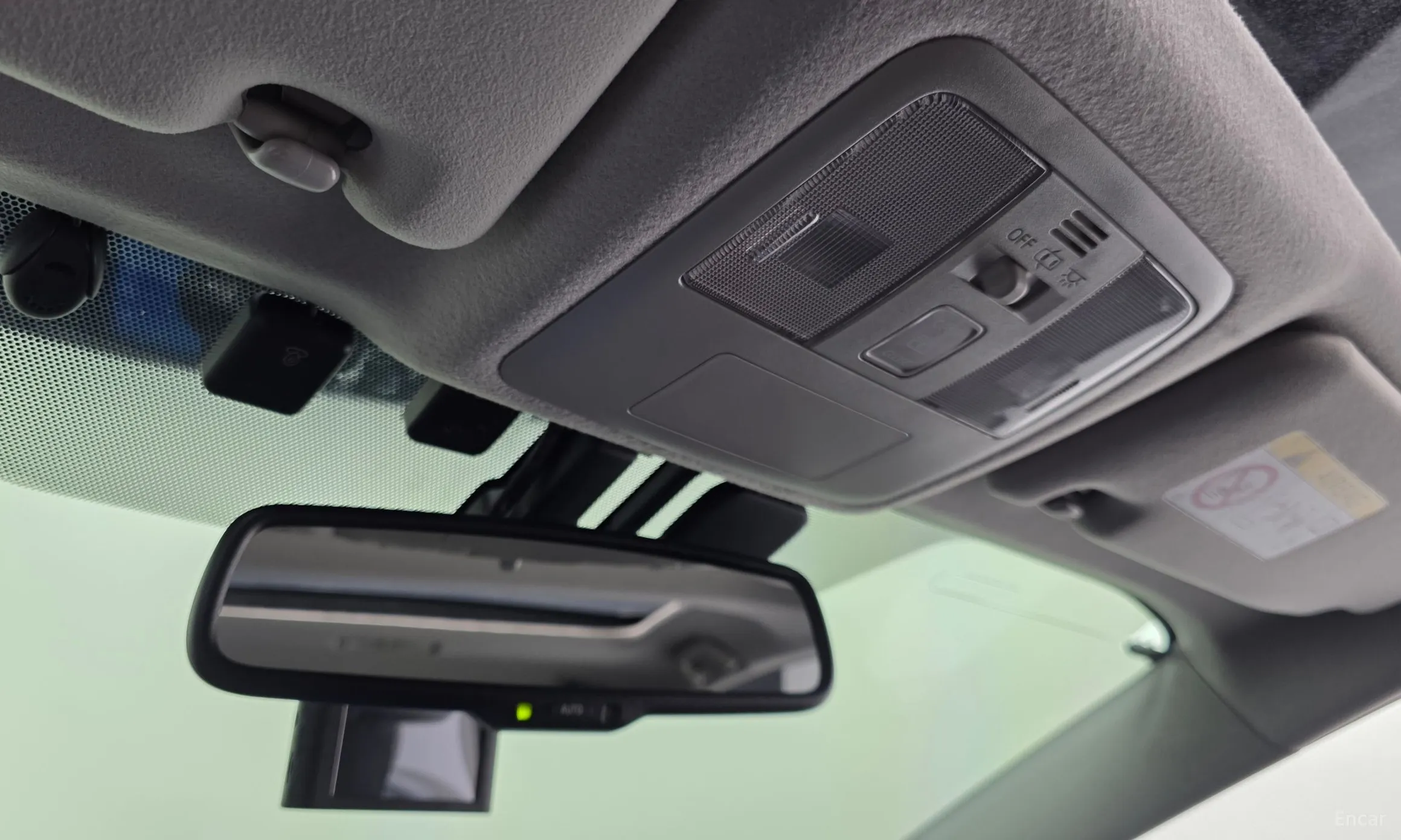 Toyota Prius V превью 17
