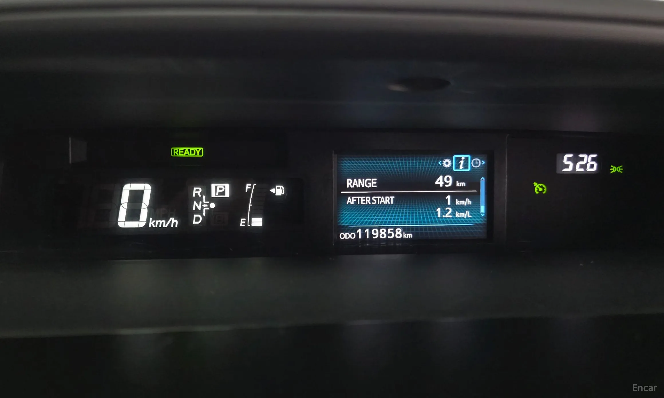 Toyota Prius V превью 8