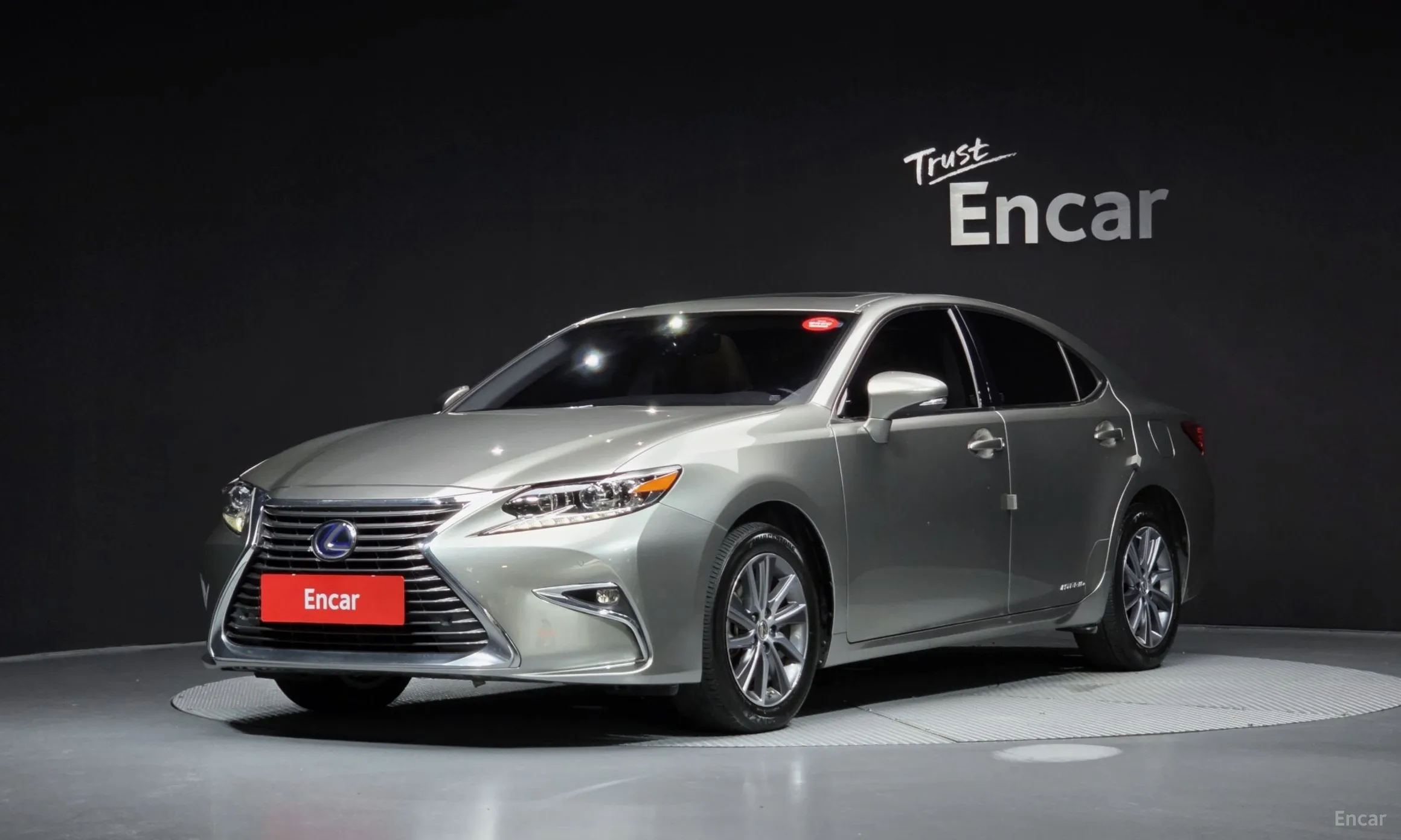 Lexus New ES300h