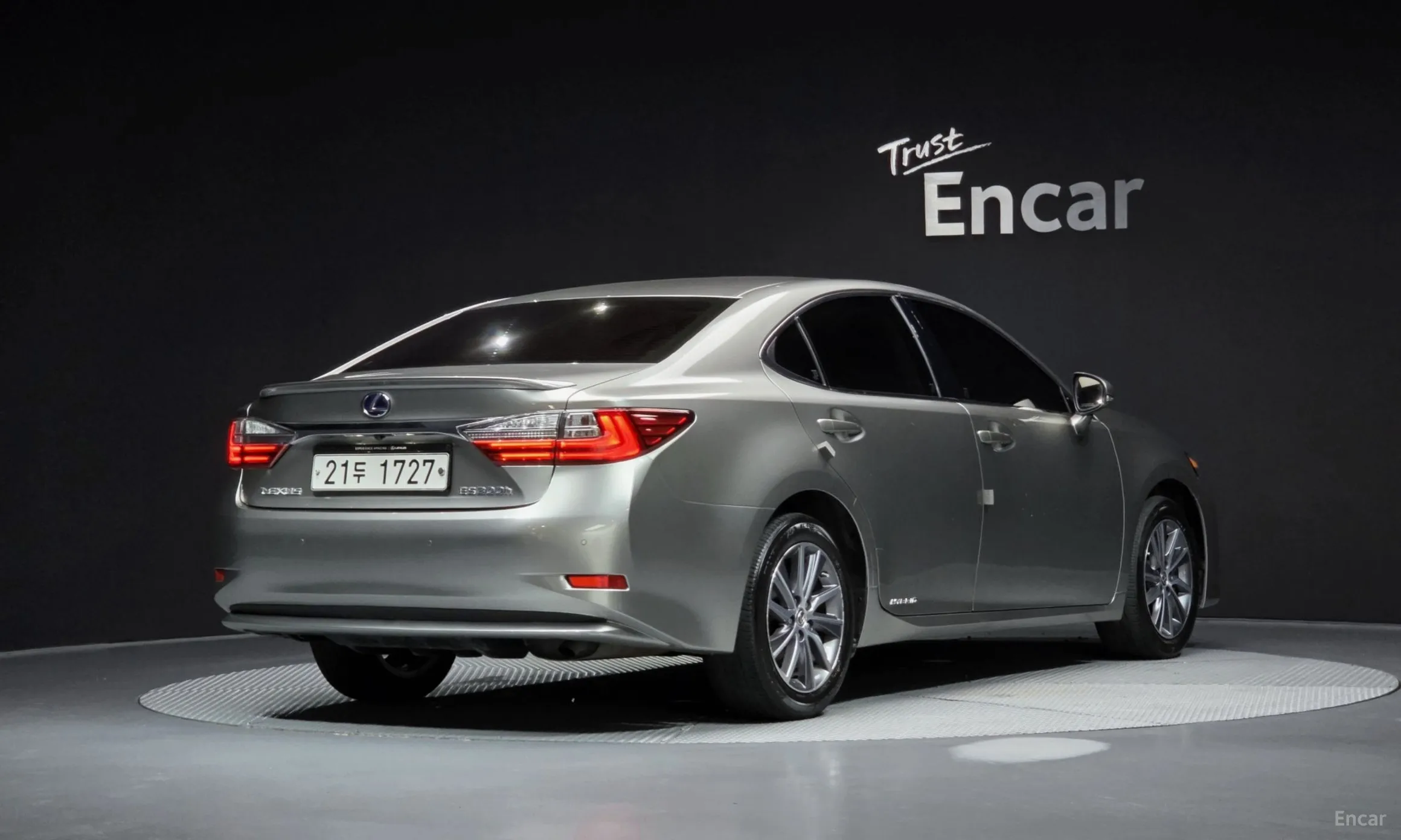 Lexus New ES300h