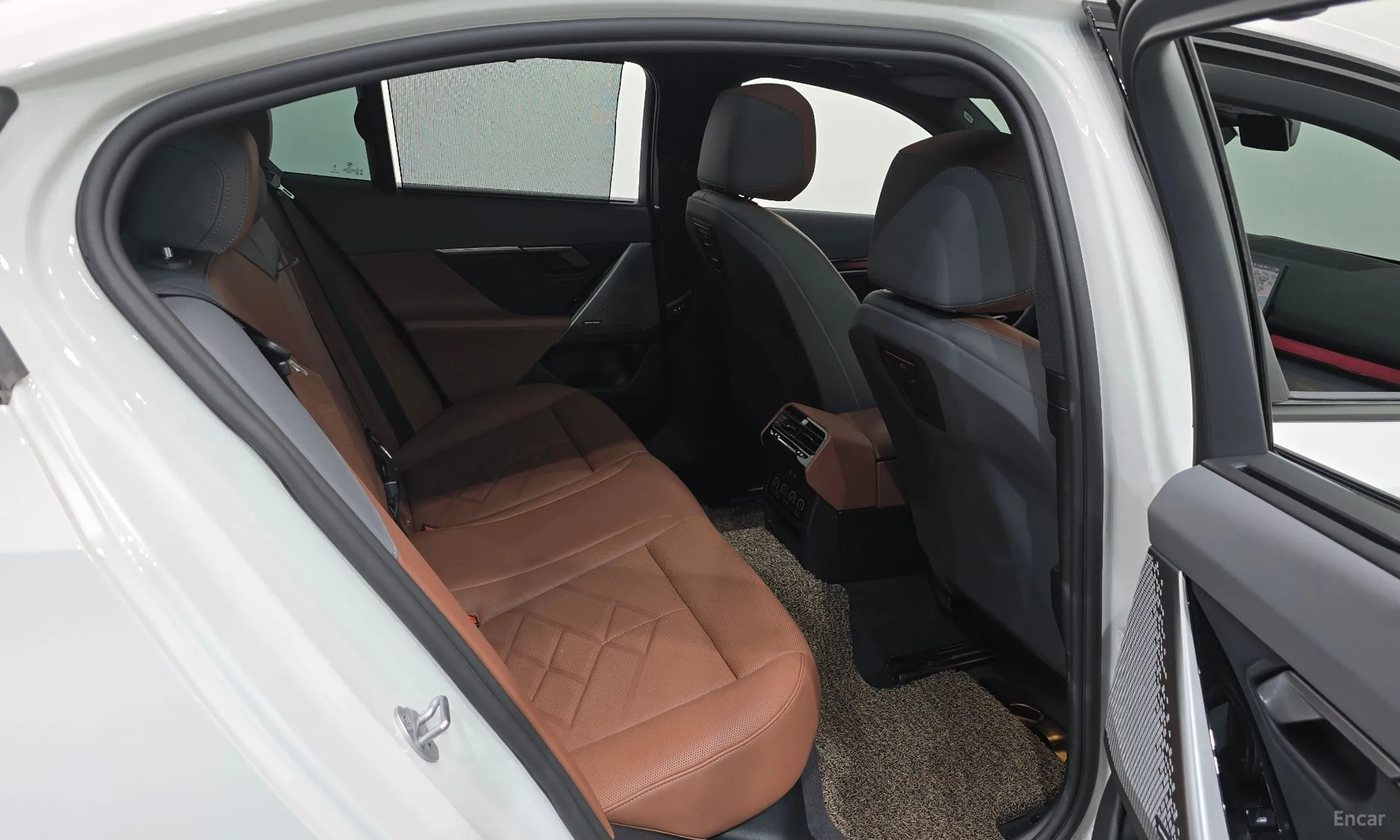 BMW 5 Series (G60) превью 11