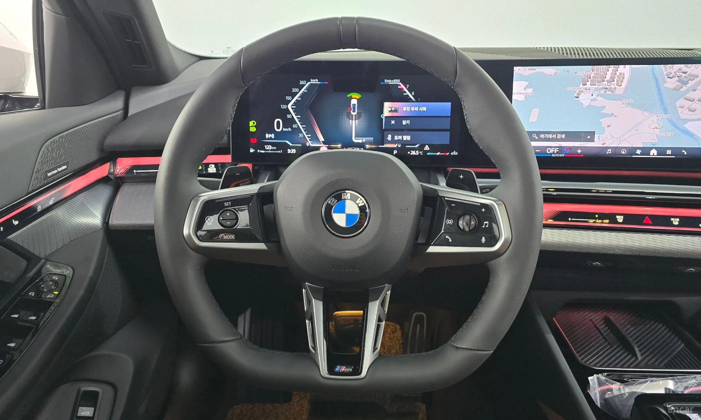 BMW 5 Series (G60) превью 14