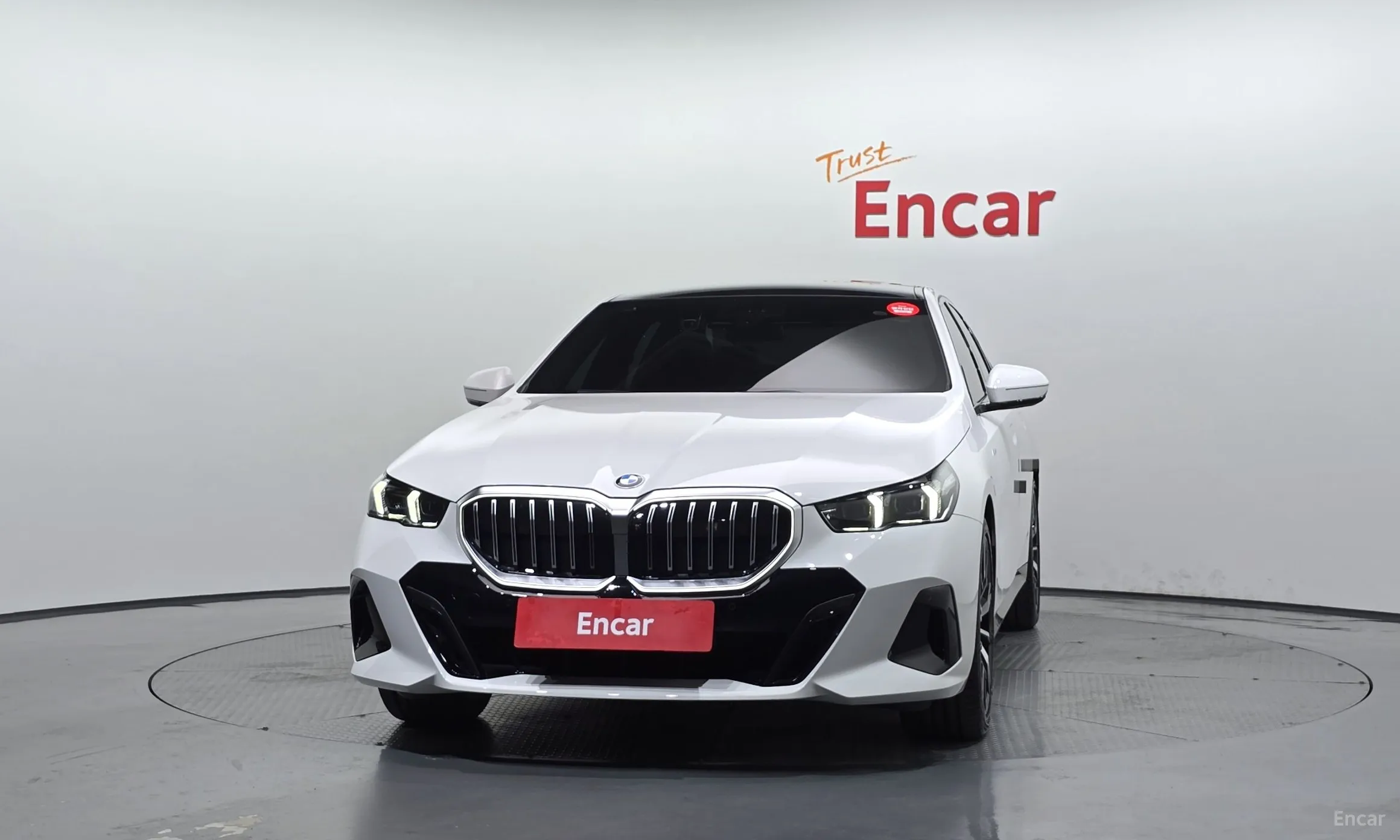 BMW 5 Series (G60) превью 3