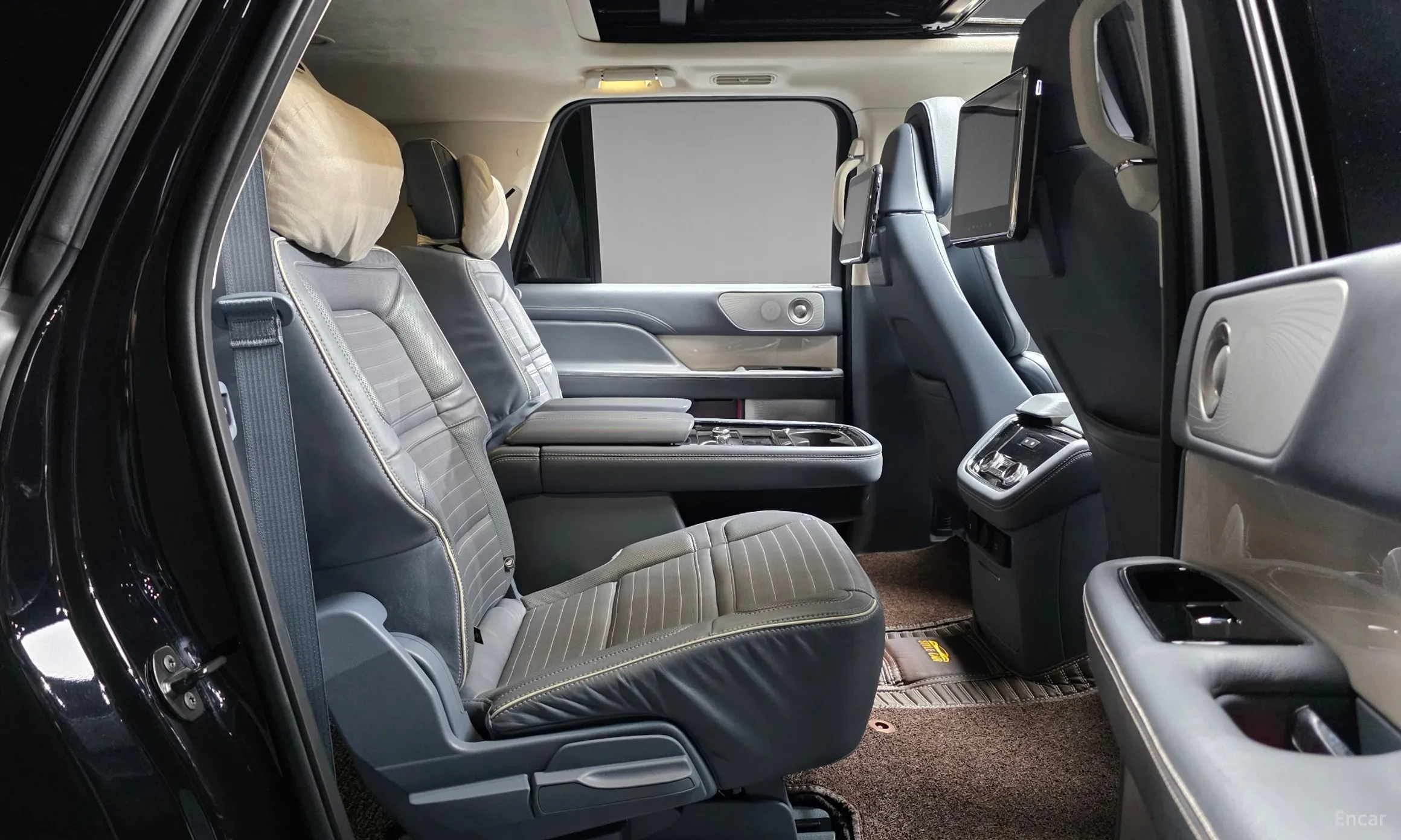 Lincoln Navigator 4th generation превью 12