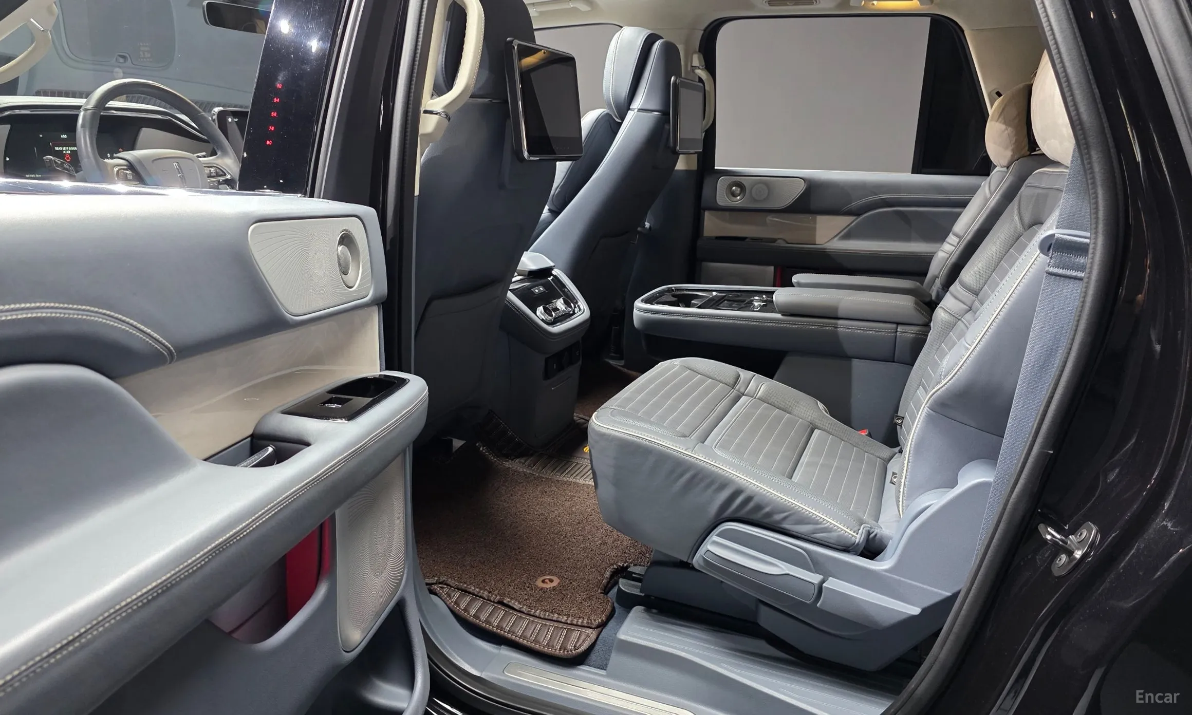 Lincoln Navigator 4th generation превью 13