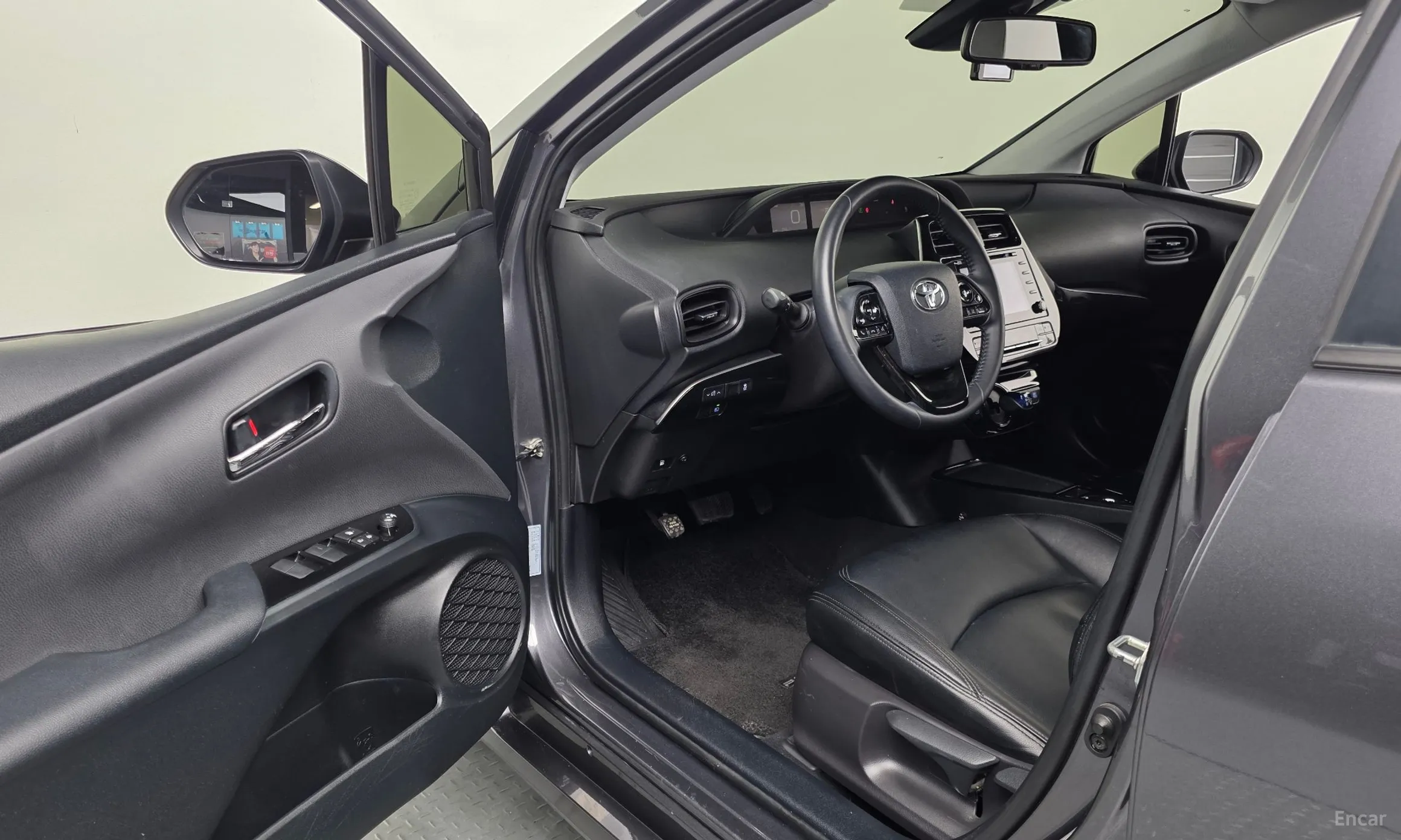 Toyota Prius 4th Generation превью 10