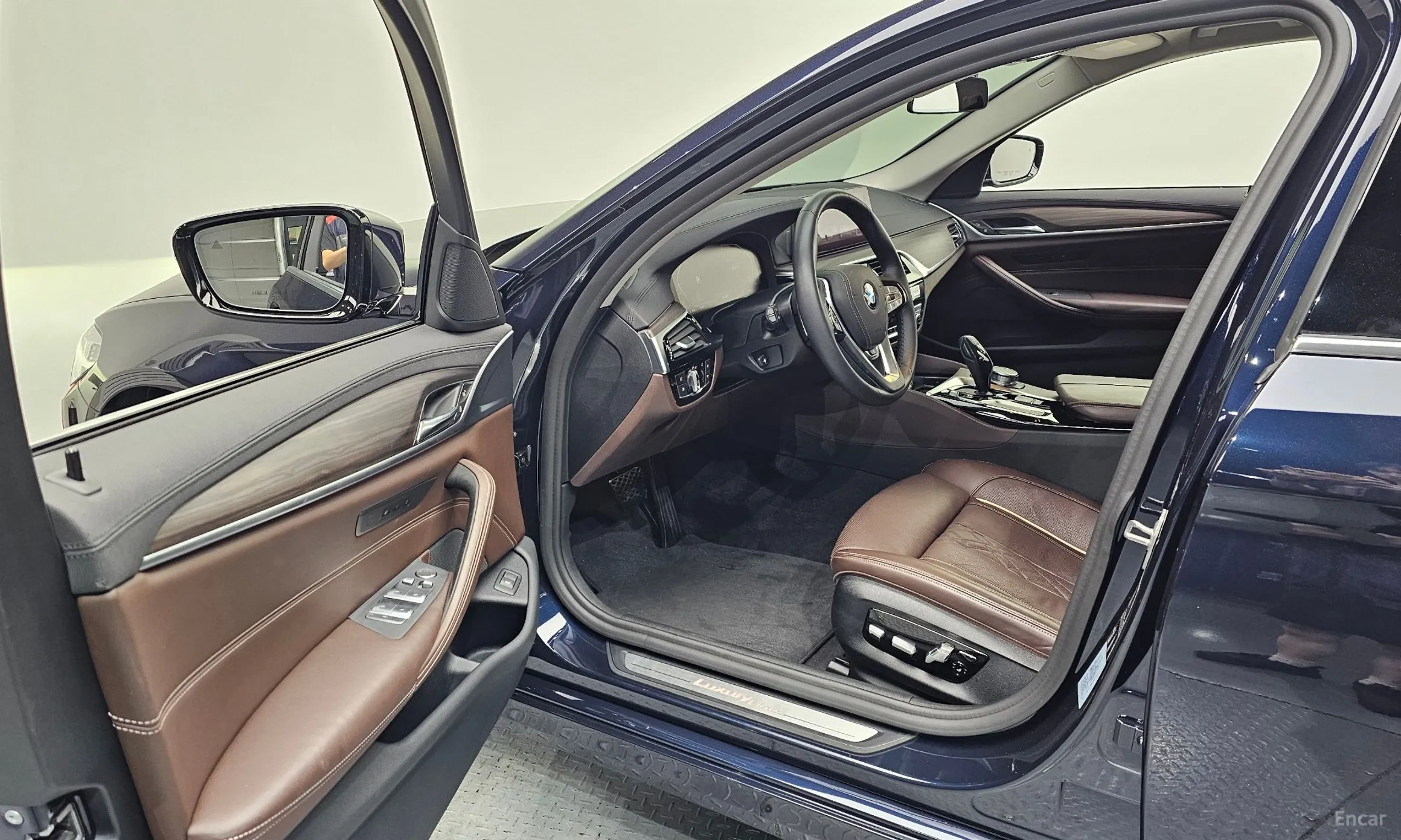 BMW 5 Series (G30) превью 10