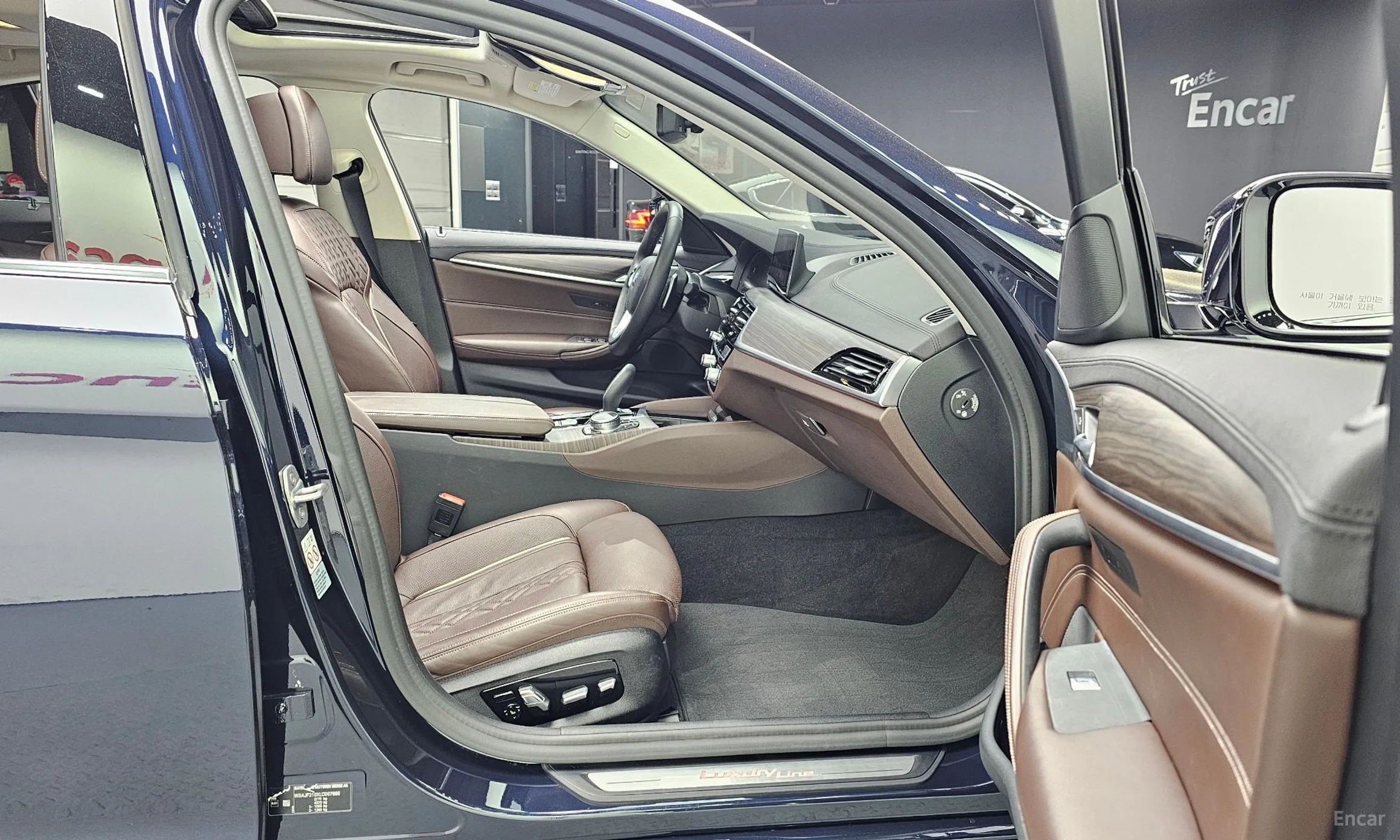 BMW 5 Series (G30) превью 11