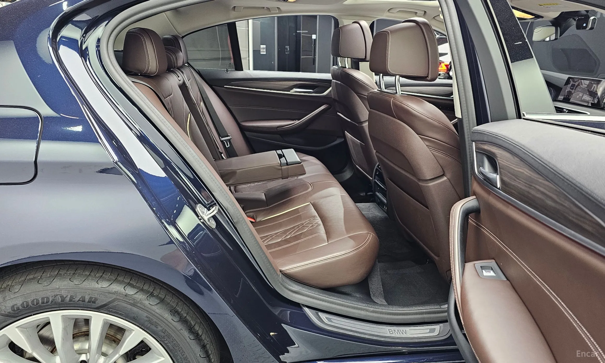BMW 5 Series (G30) превью 12