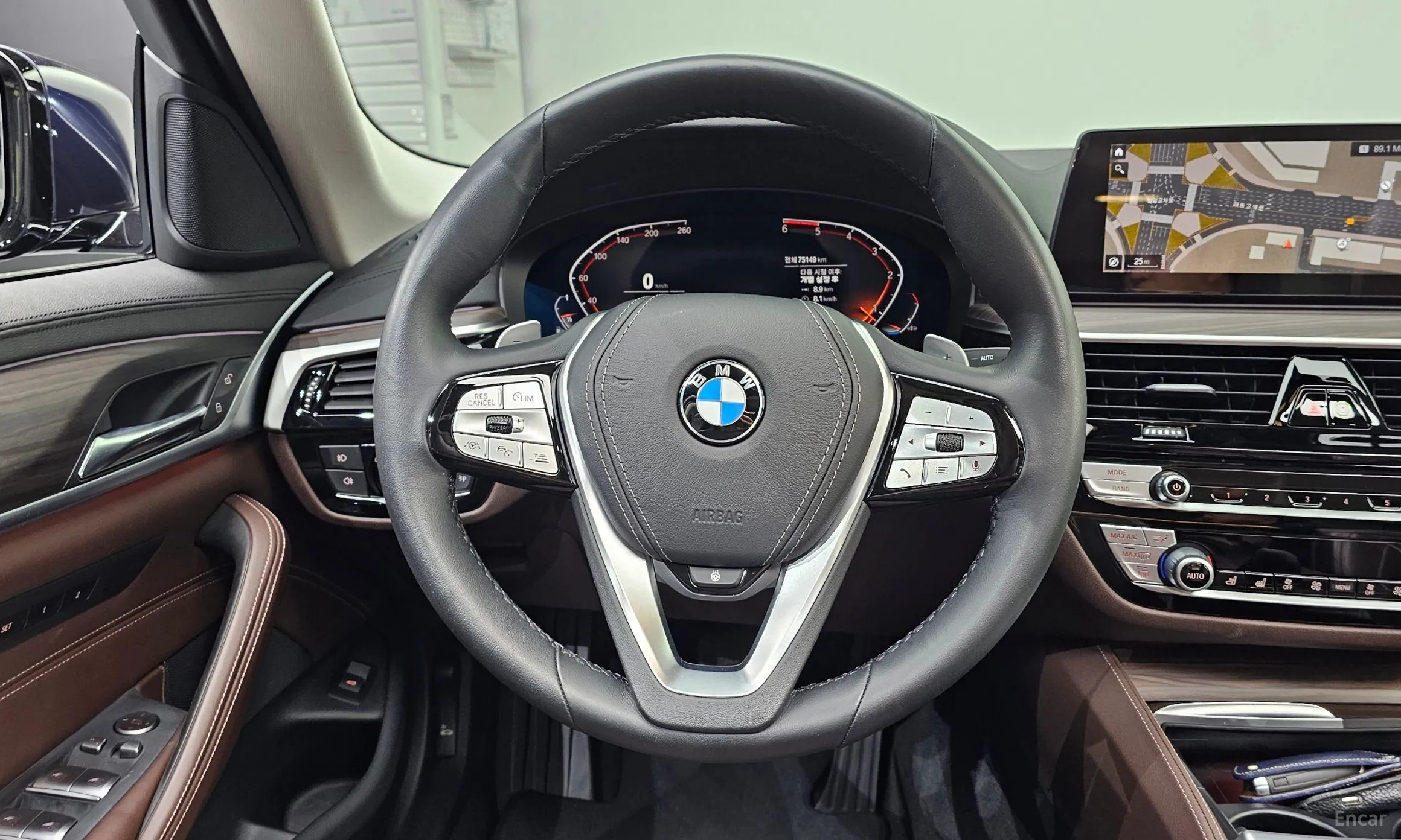 BMW 5 Series (G30) превью 13
