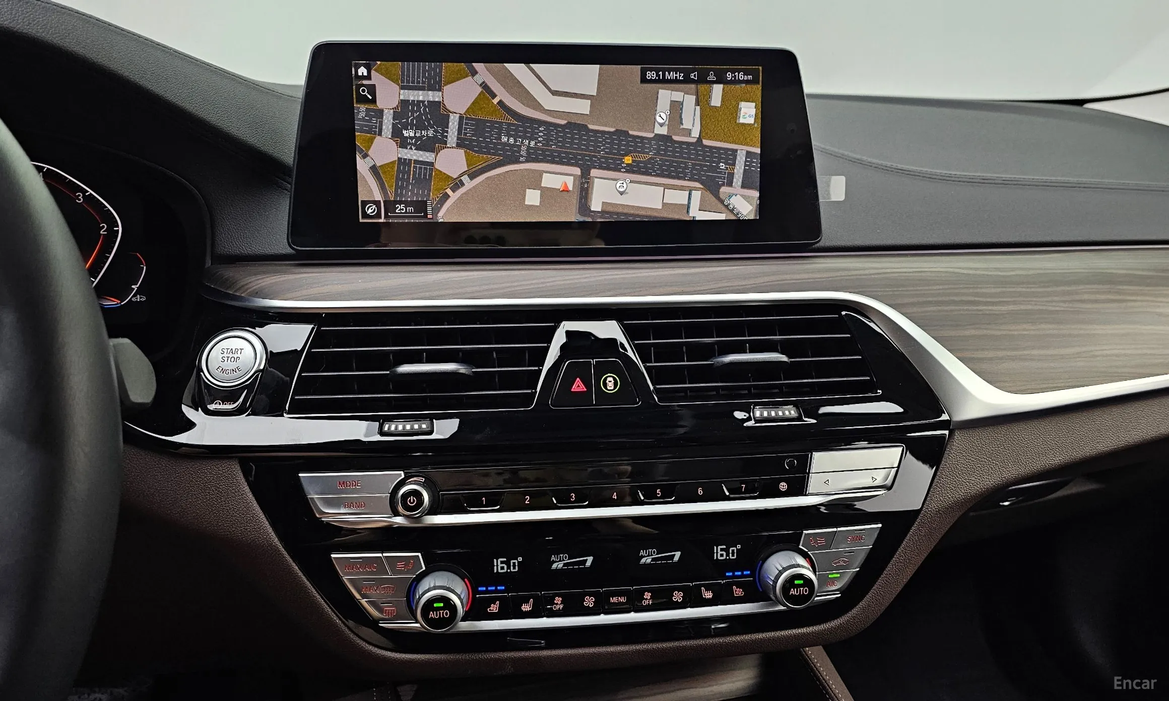 BMW 5 Series (G30) превью 14